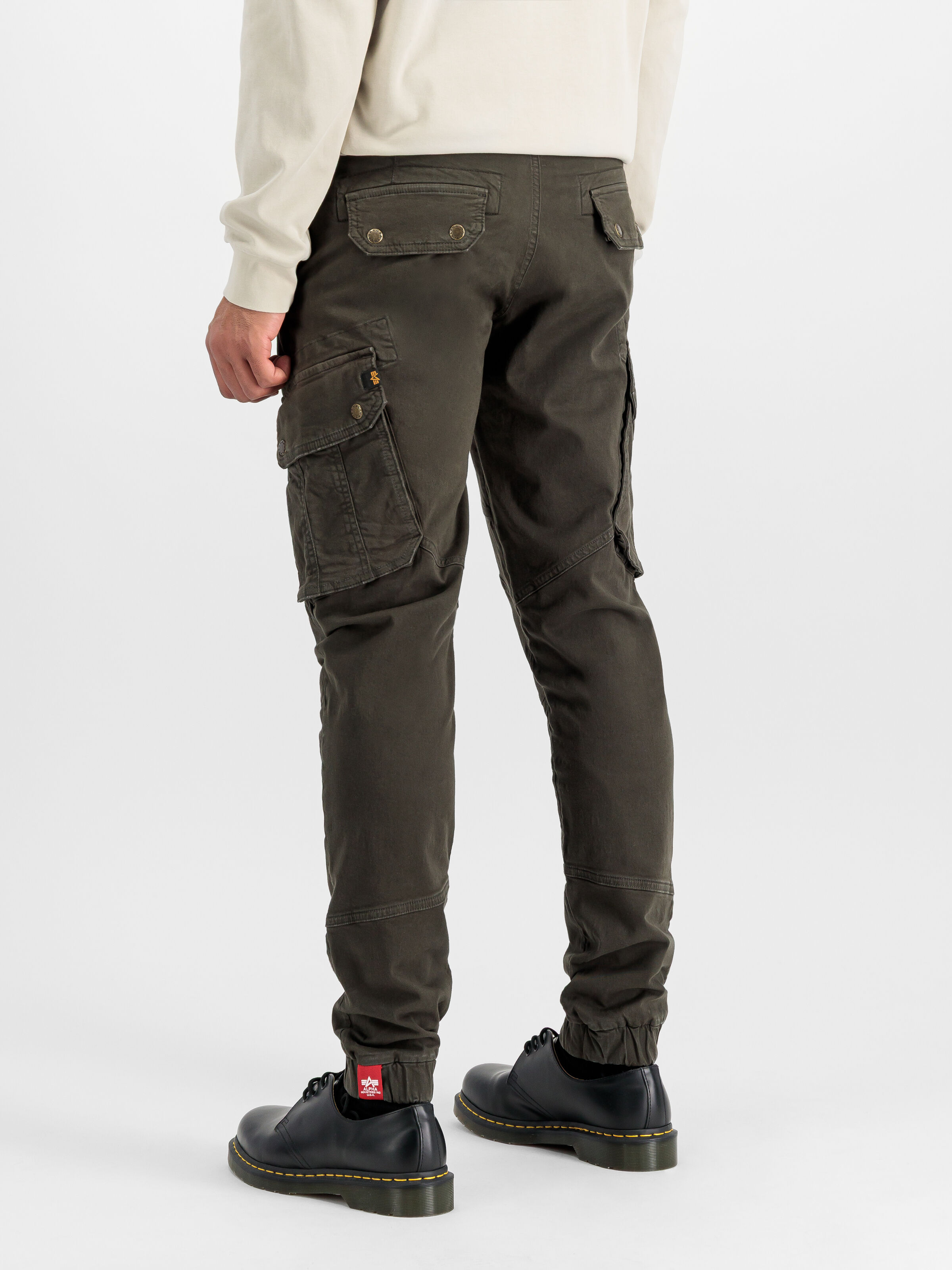 Combat Pant black olive 126215_413_2_model_00003_162964