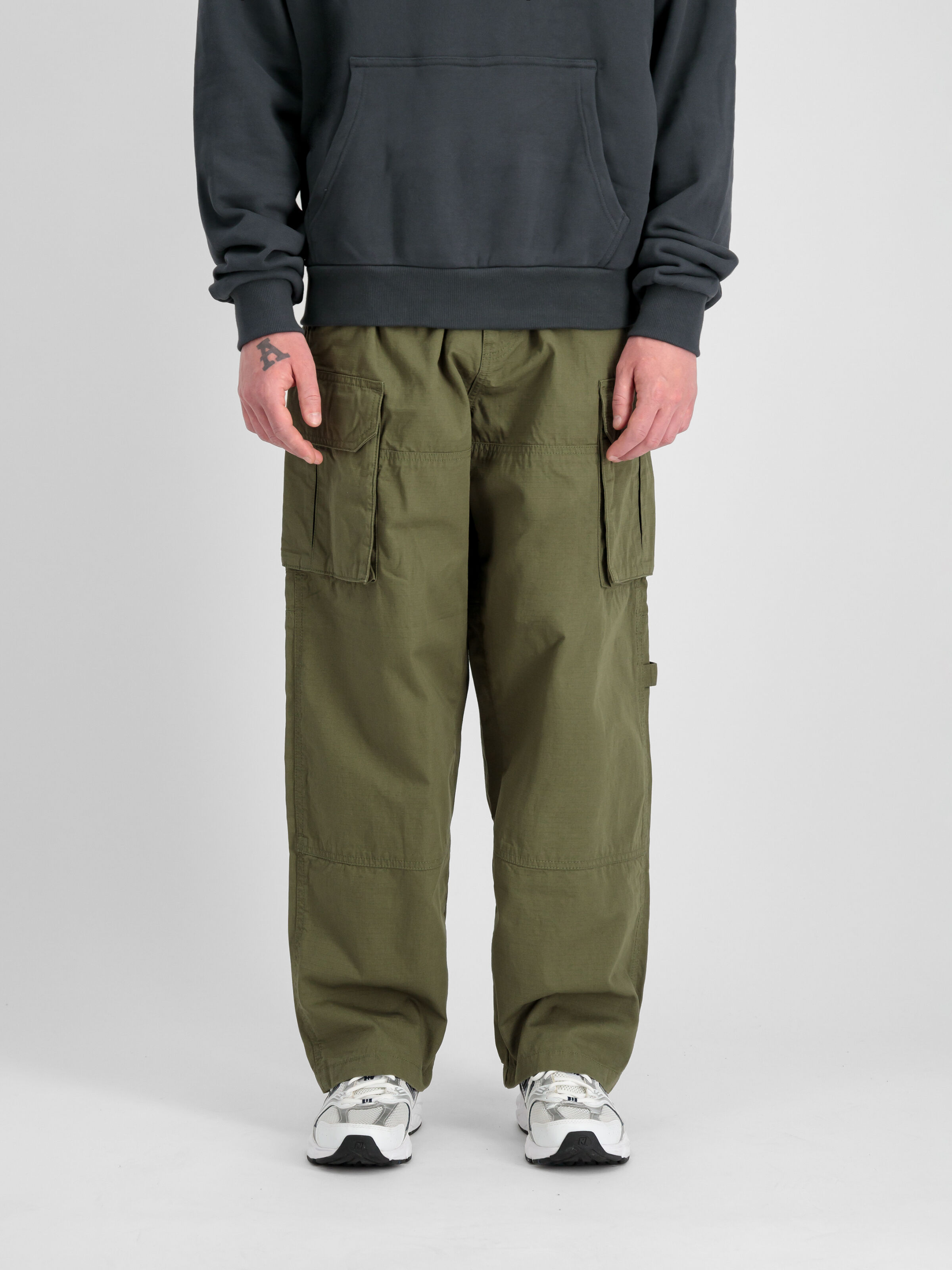 Ripstop Patchwork Pant dark olive 148203_142_2_model_00003_98707.jpg