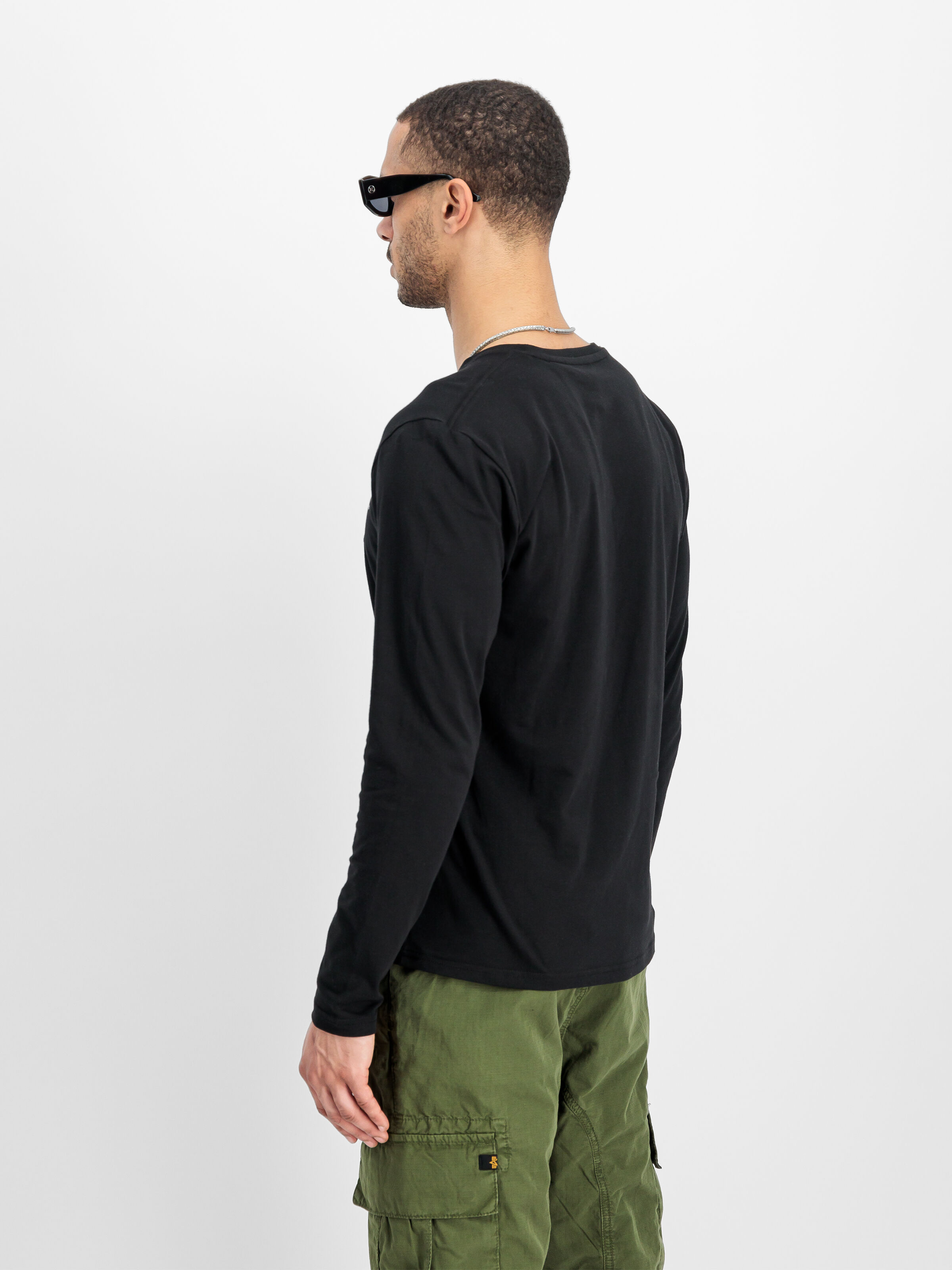 Basic Small Logo Longsleeve black 198517_03_2_model_00004_125370