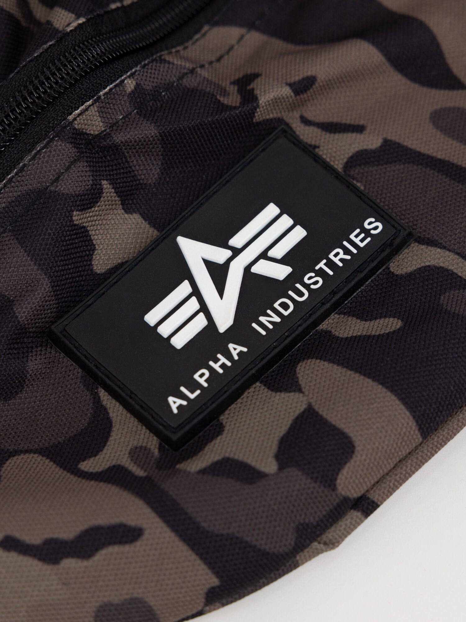 Rubber Print Waistbag black camo 198912_125_alpha_industries_rubber_waistbag_00003_219048
