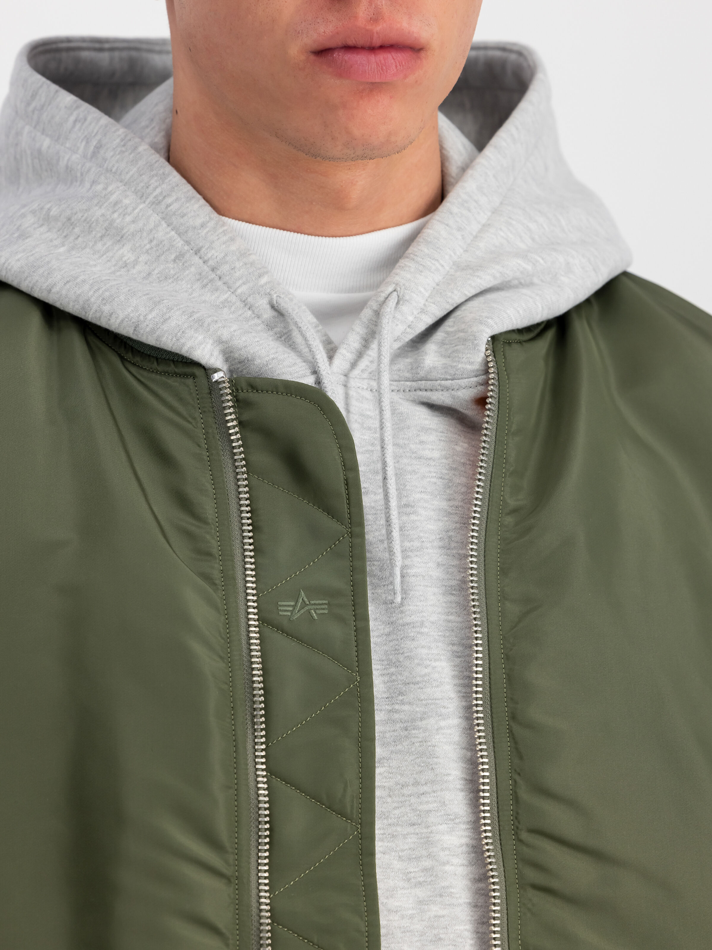 MA-1 CS Bomber Jacket sage-green 136136_01_3_detail_00001_97743