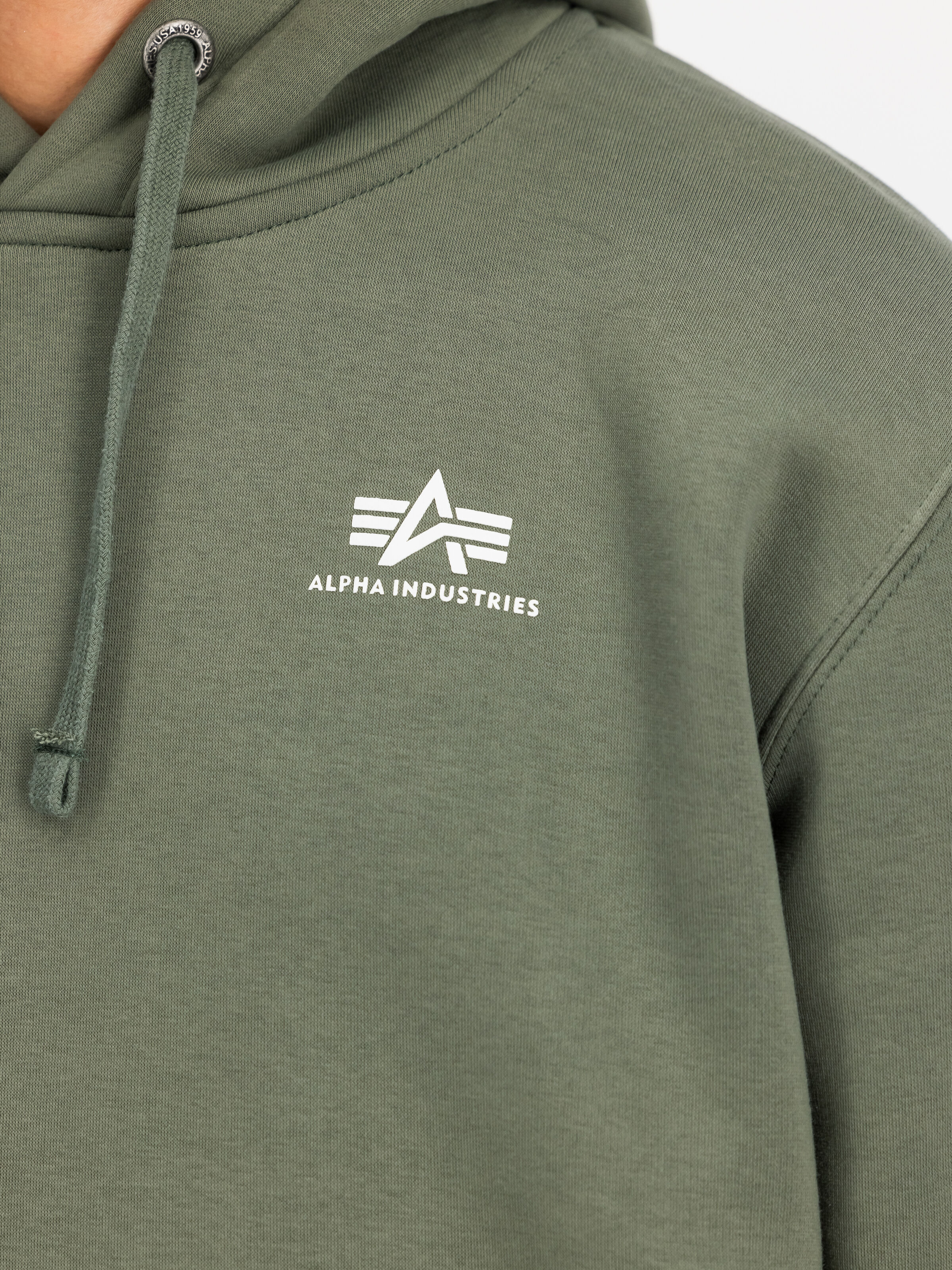 Basic Small Logo Hoodie dark olive 196318_142_3_detail_00001_127507