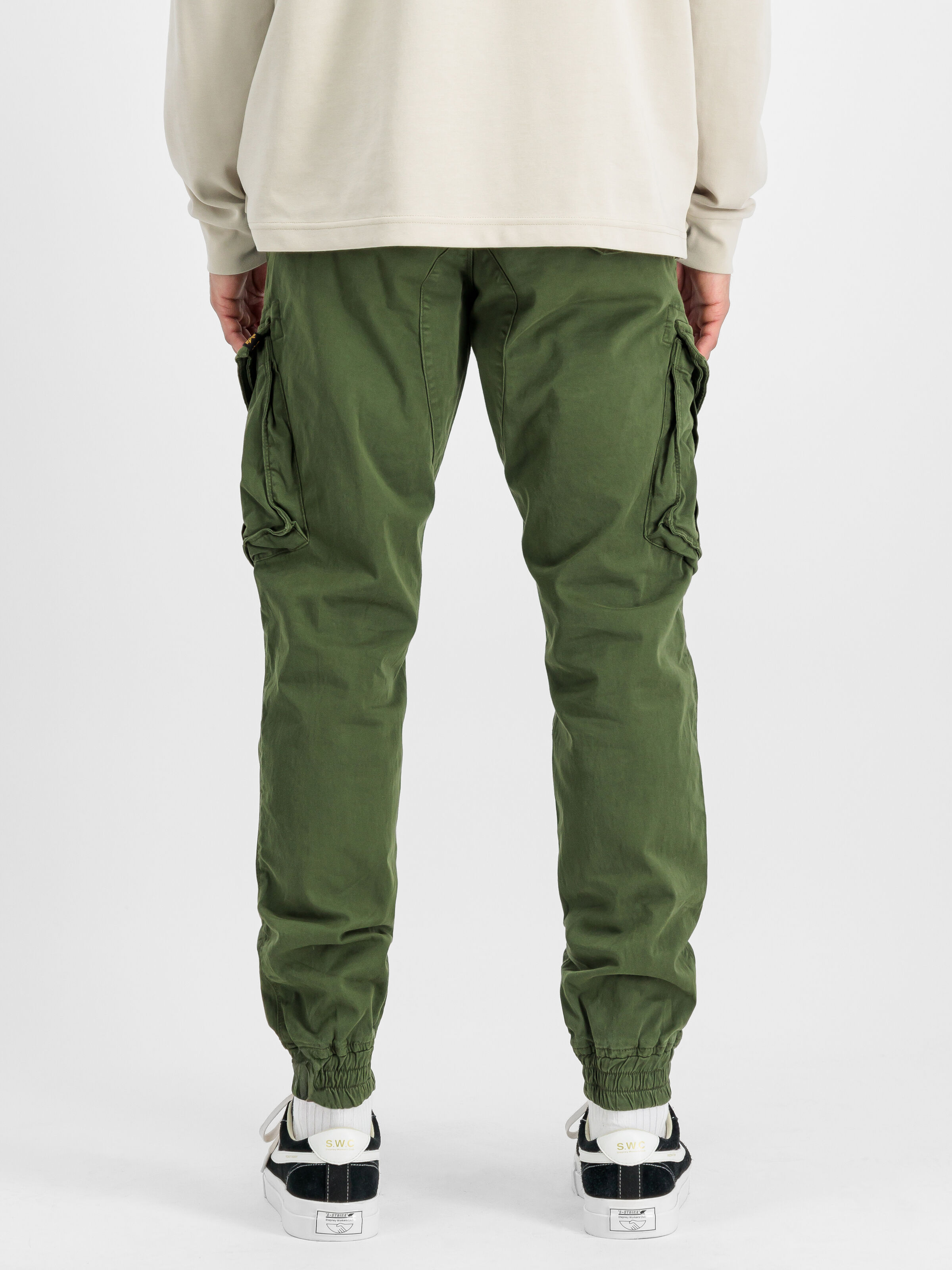 Spy Pant dark olive 116203_142_2_model_00005_217800