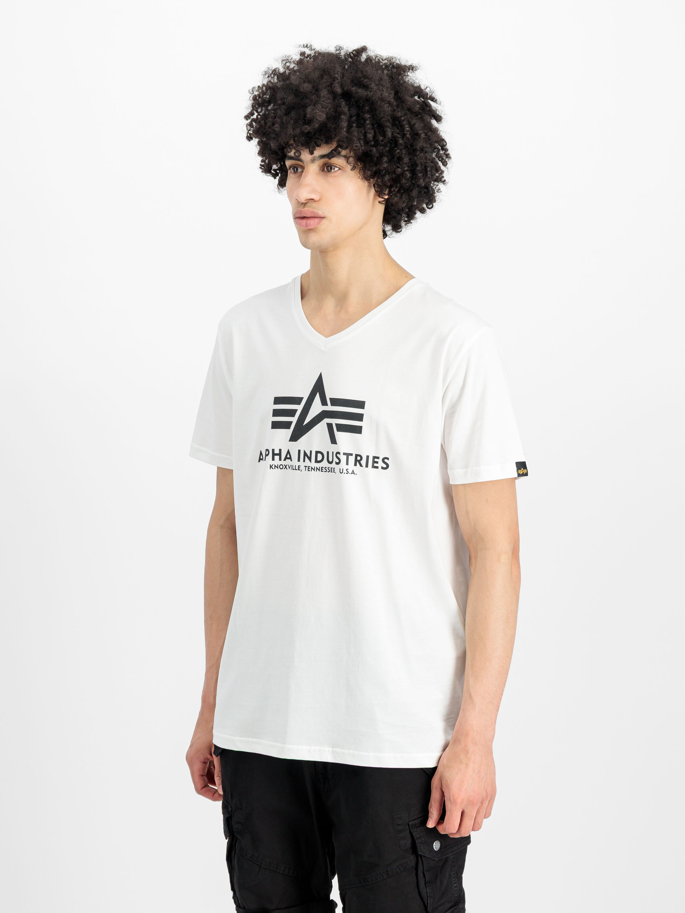 Basic Big Logo V-Neck T-Shirt white 106512_09_2_model_00002_156970