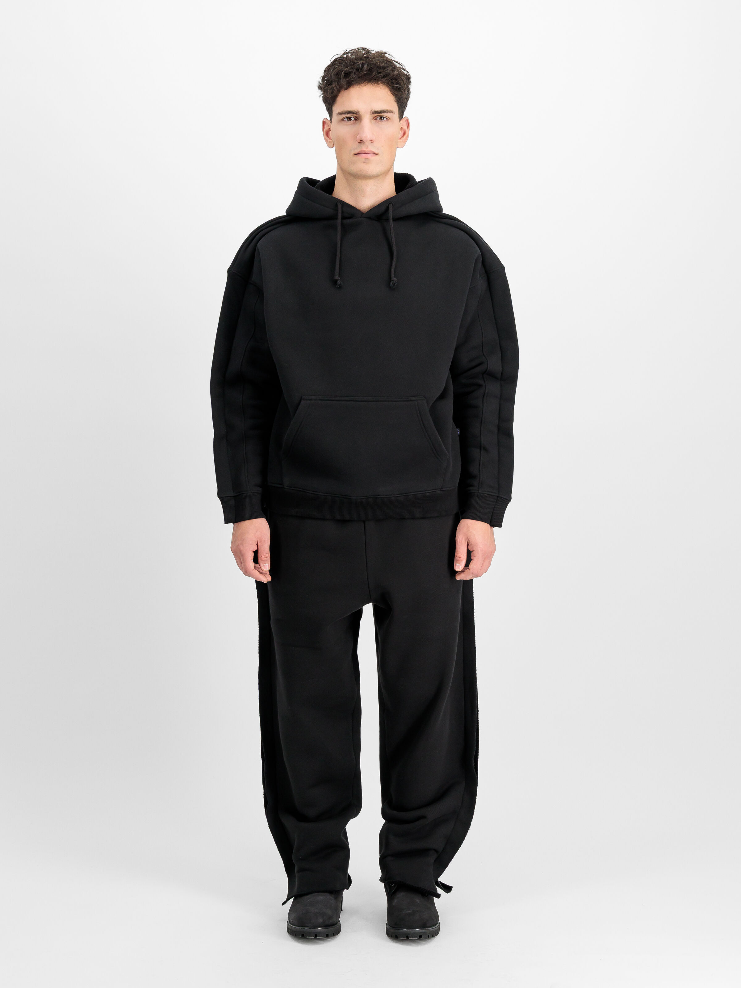 ALPHA x PROTOTYPES Outline Pant black 258215_03_2_model_00001_224096