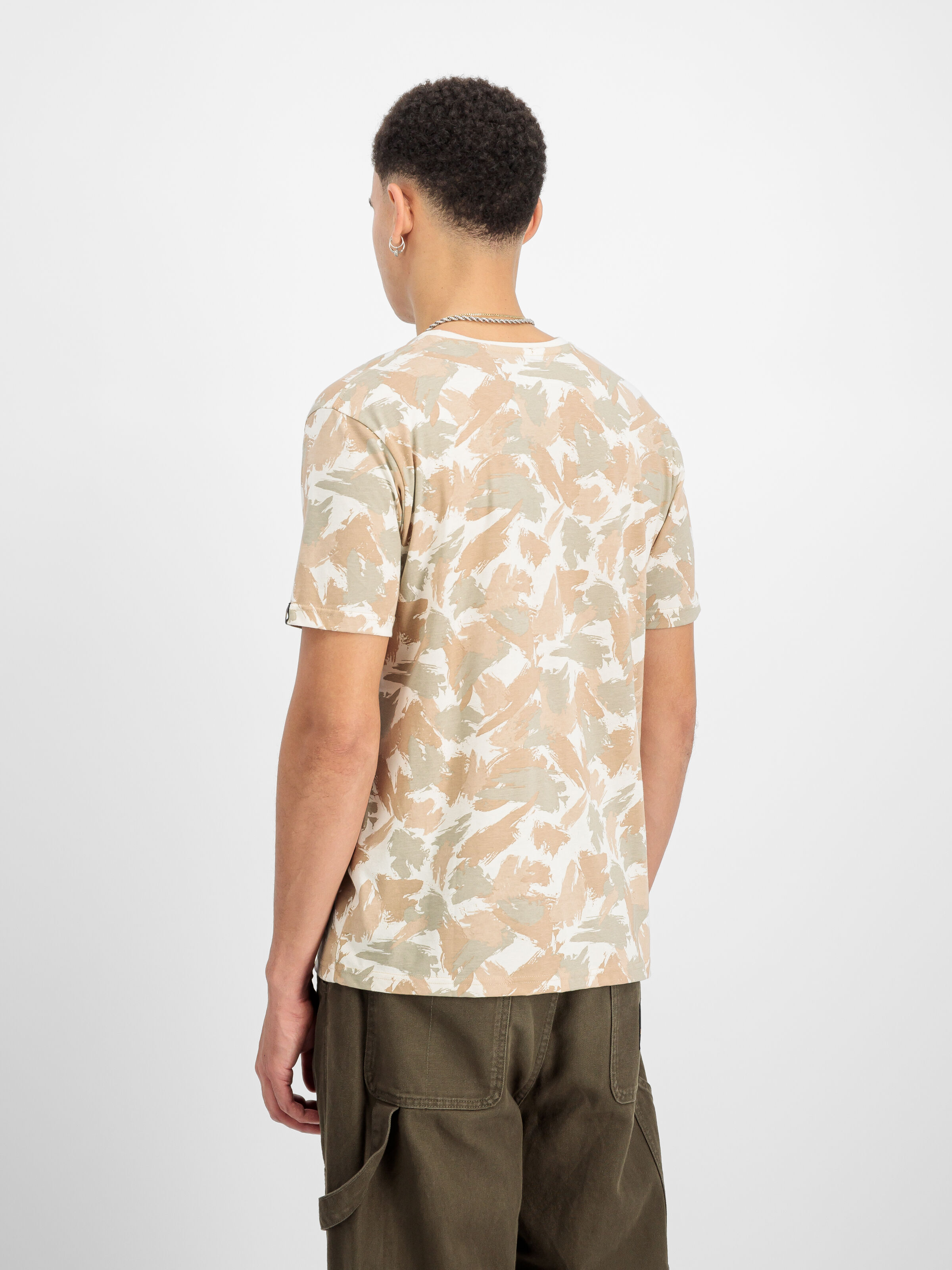Basic Big Logo Camo T-Shirt sand camo 100501C_699_2_model_00003_183523
