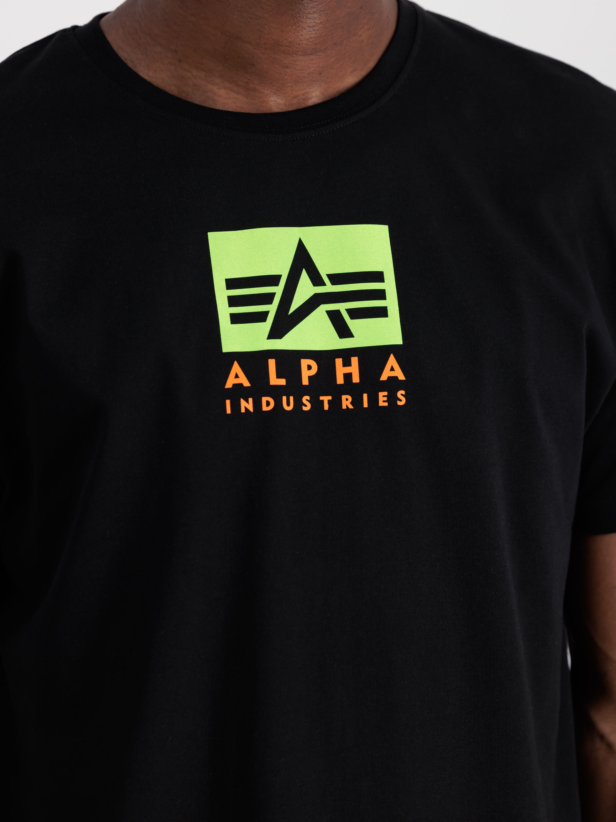 Satin Logo T-Shirt black 148513_03_3_detail_00001_111415