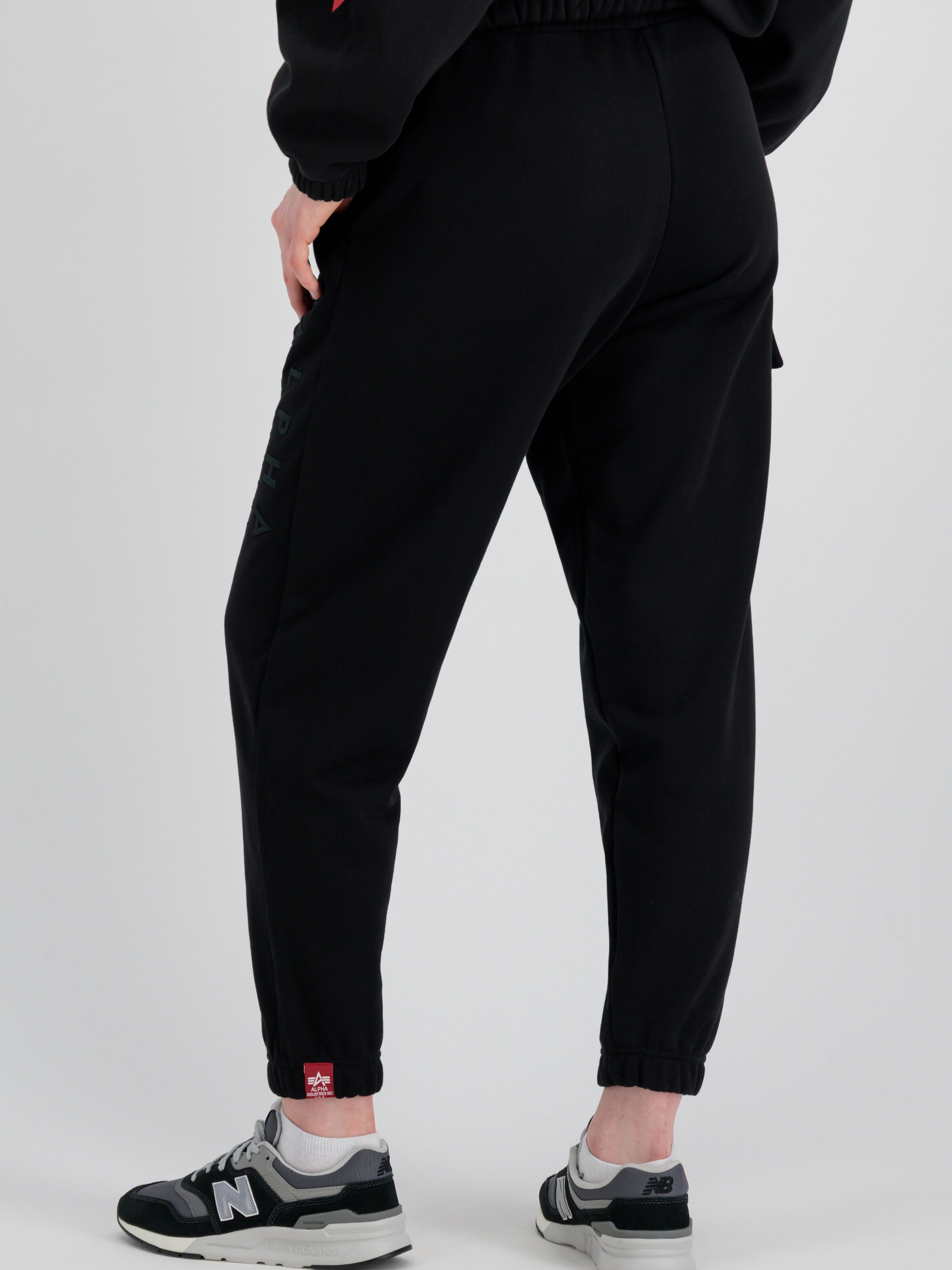 Embroidery Women Jogger black 138052_03_alpha_industries_emb_jogger_wmn_003_208821