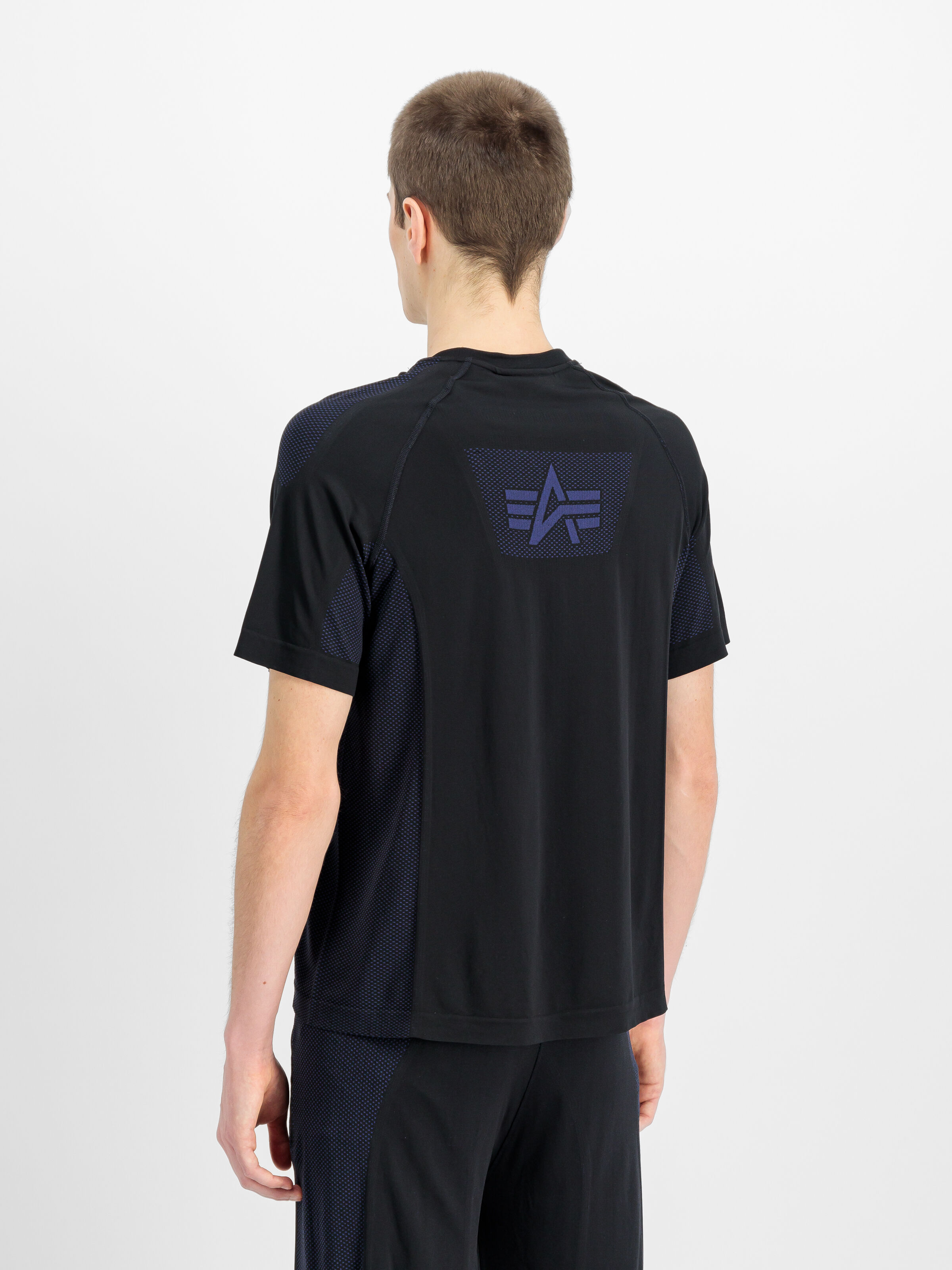 Seamless T-Shirt black 756501_03_2_model_00004_155120