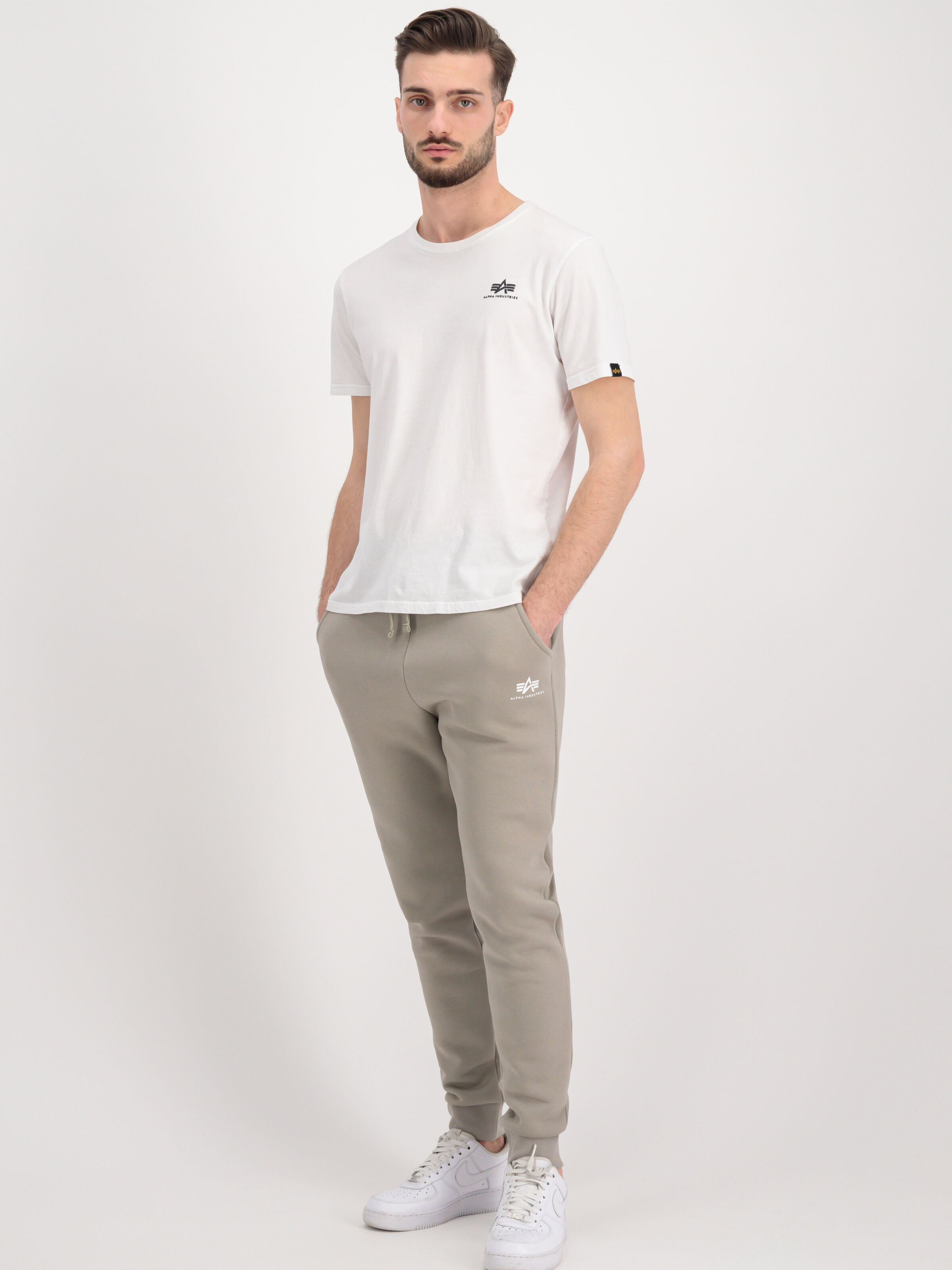 Basic Small Logo Jogger vintage sand 116370_679_alpha_industries_basic_jogger_sl_003_183217