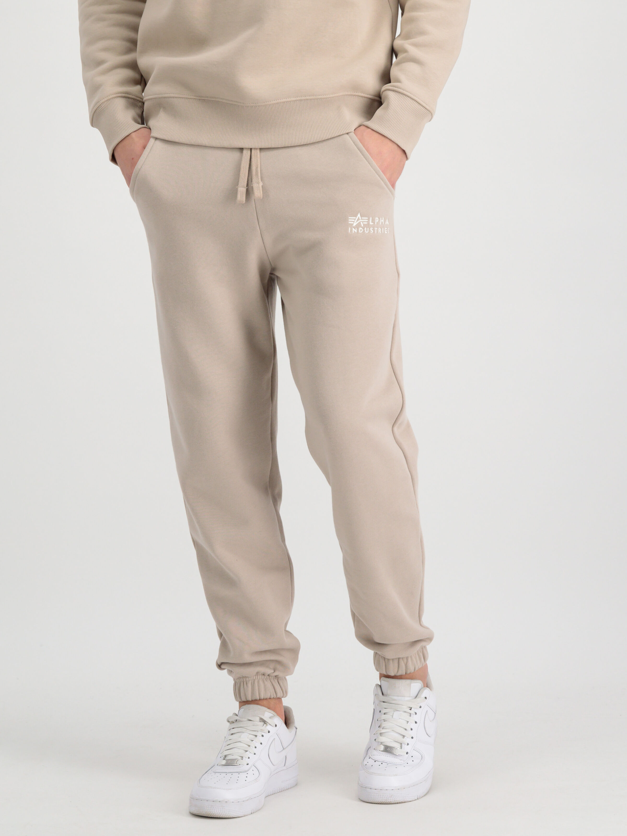 106364_627_alpha_industries_organics_emb_regular_jogger_001_182919