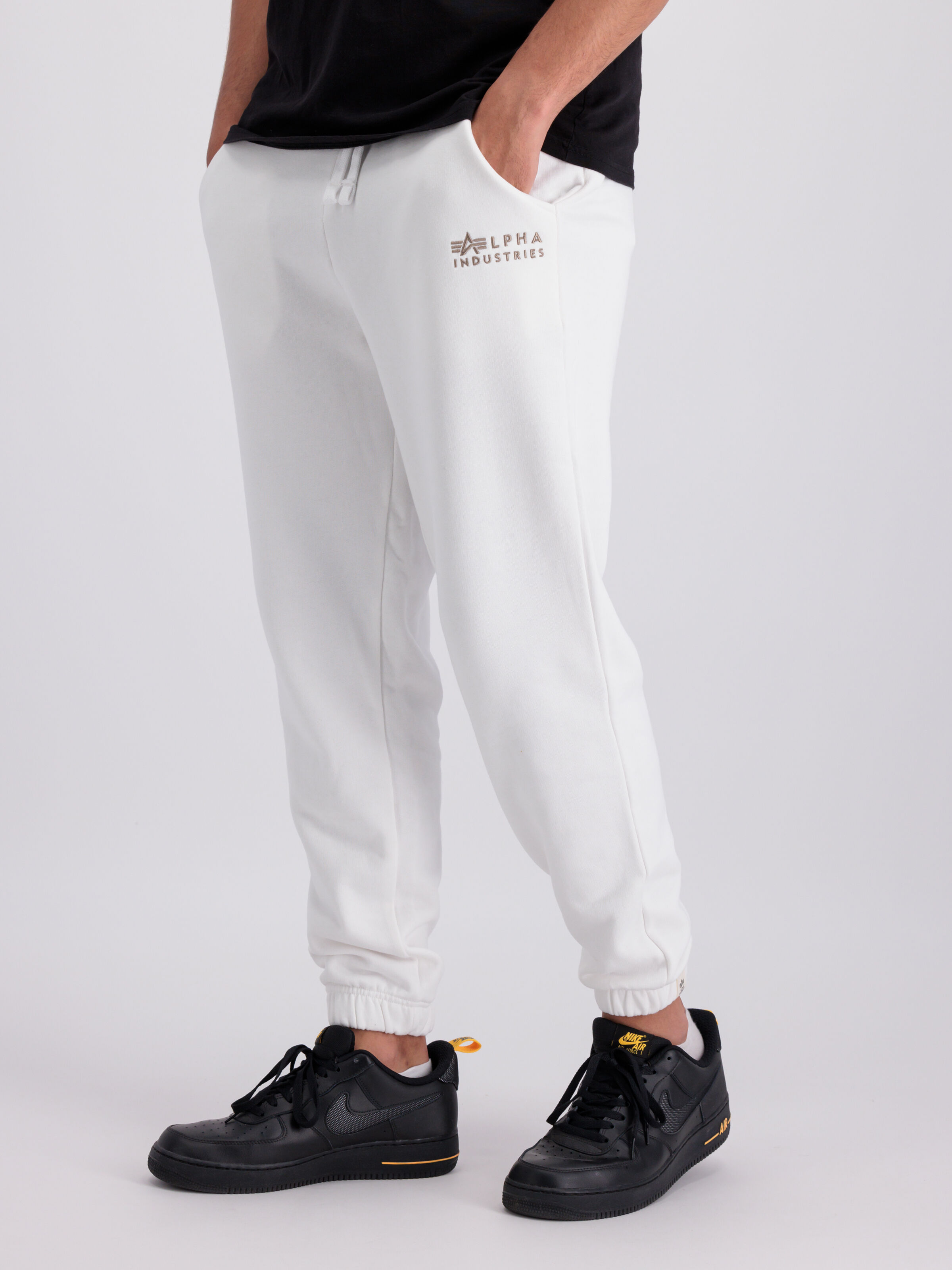 106364_626_alpha_industries_organics_emb_regular_jogger_001_243355.jpg