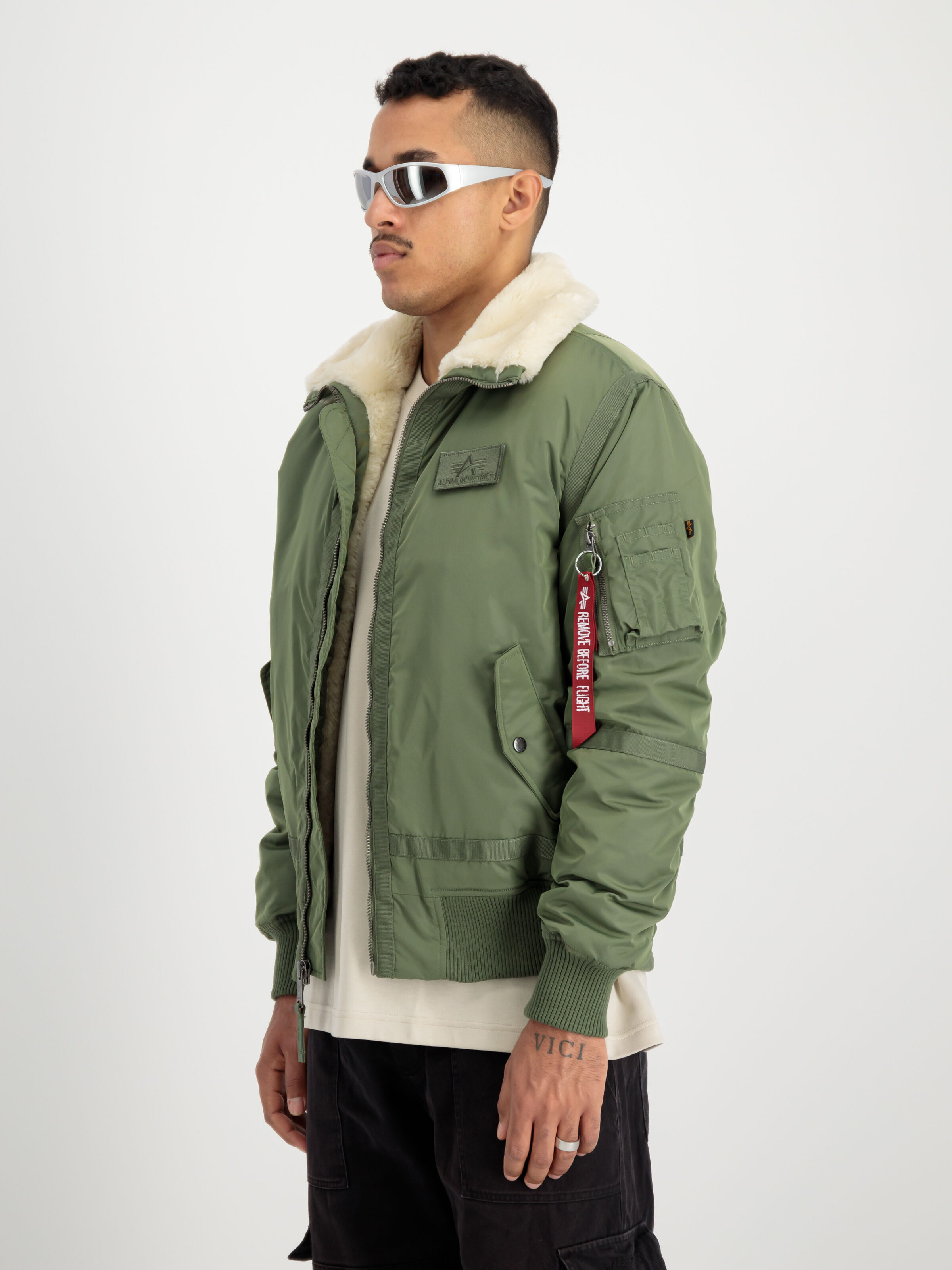 B-15 III TT Two Tone Bomber Jacket sage-green 198122_01_2_model_00003_112993