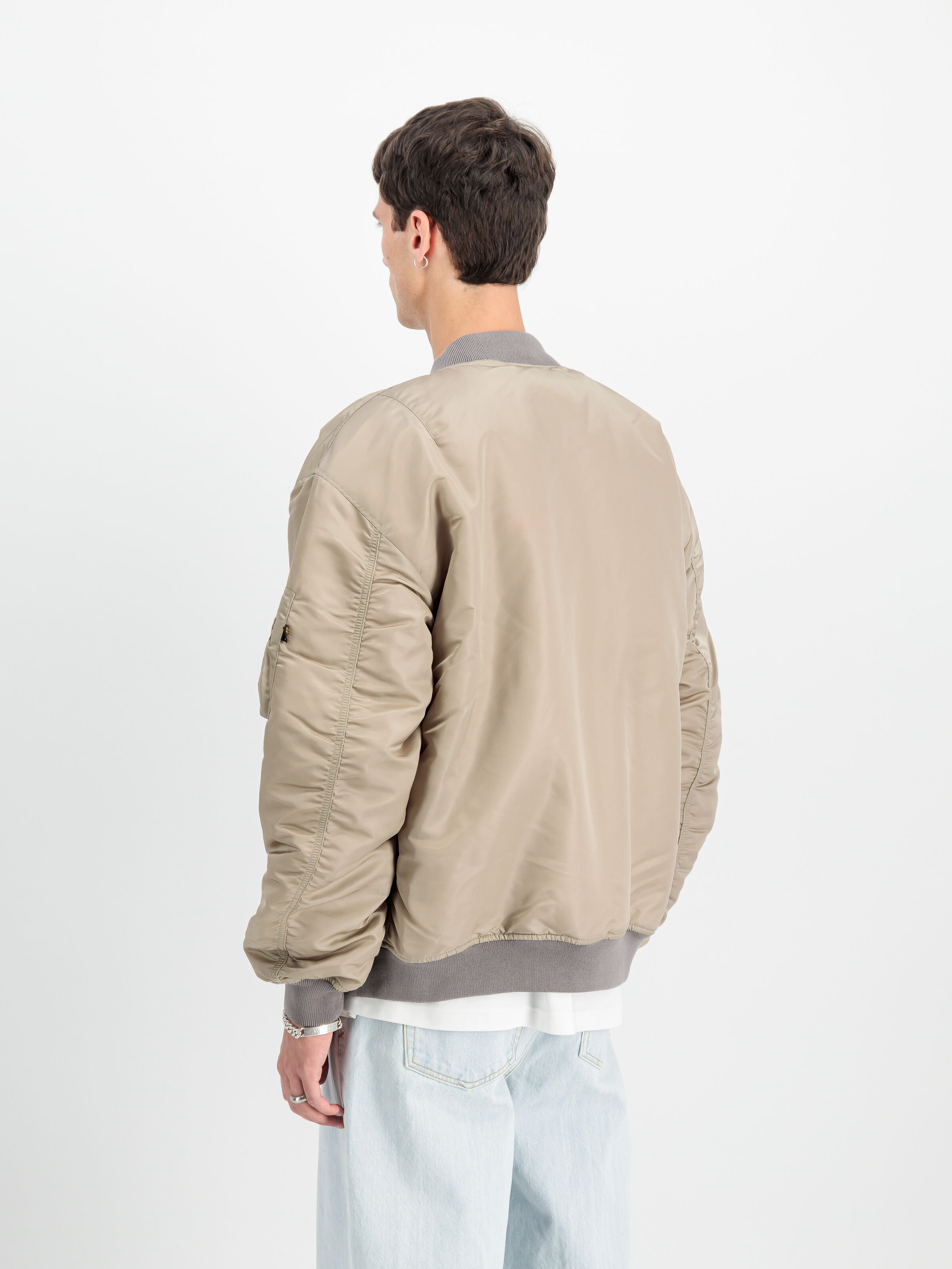 MA-1 CS Bomber Jacket vintage sand 136136_679_2_model_00004_122338