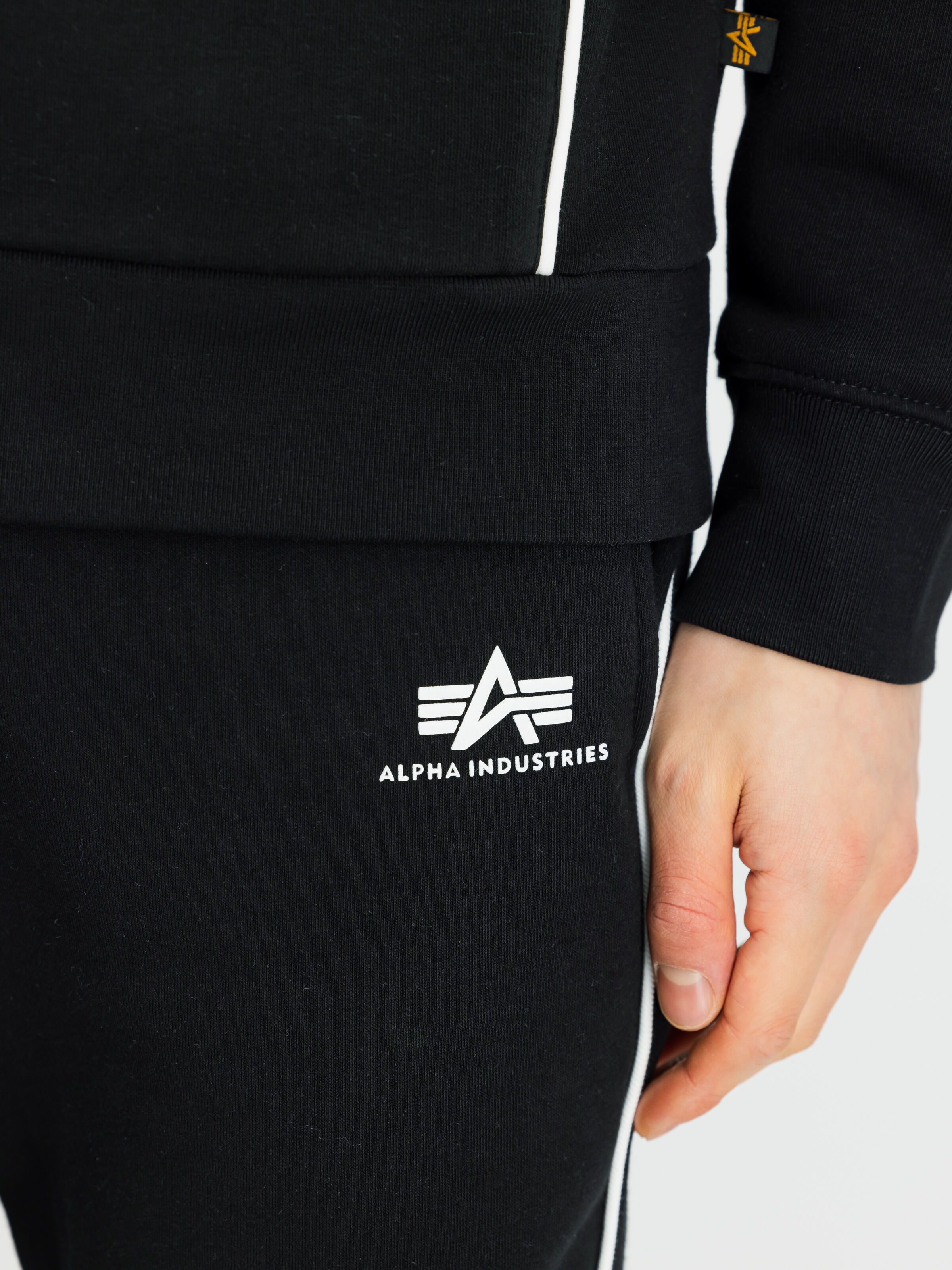 Track Small Logo Jogger black 156374_03_3_detail_00001_147499