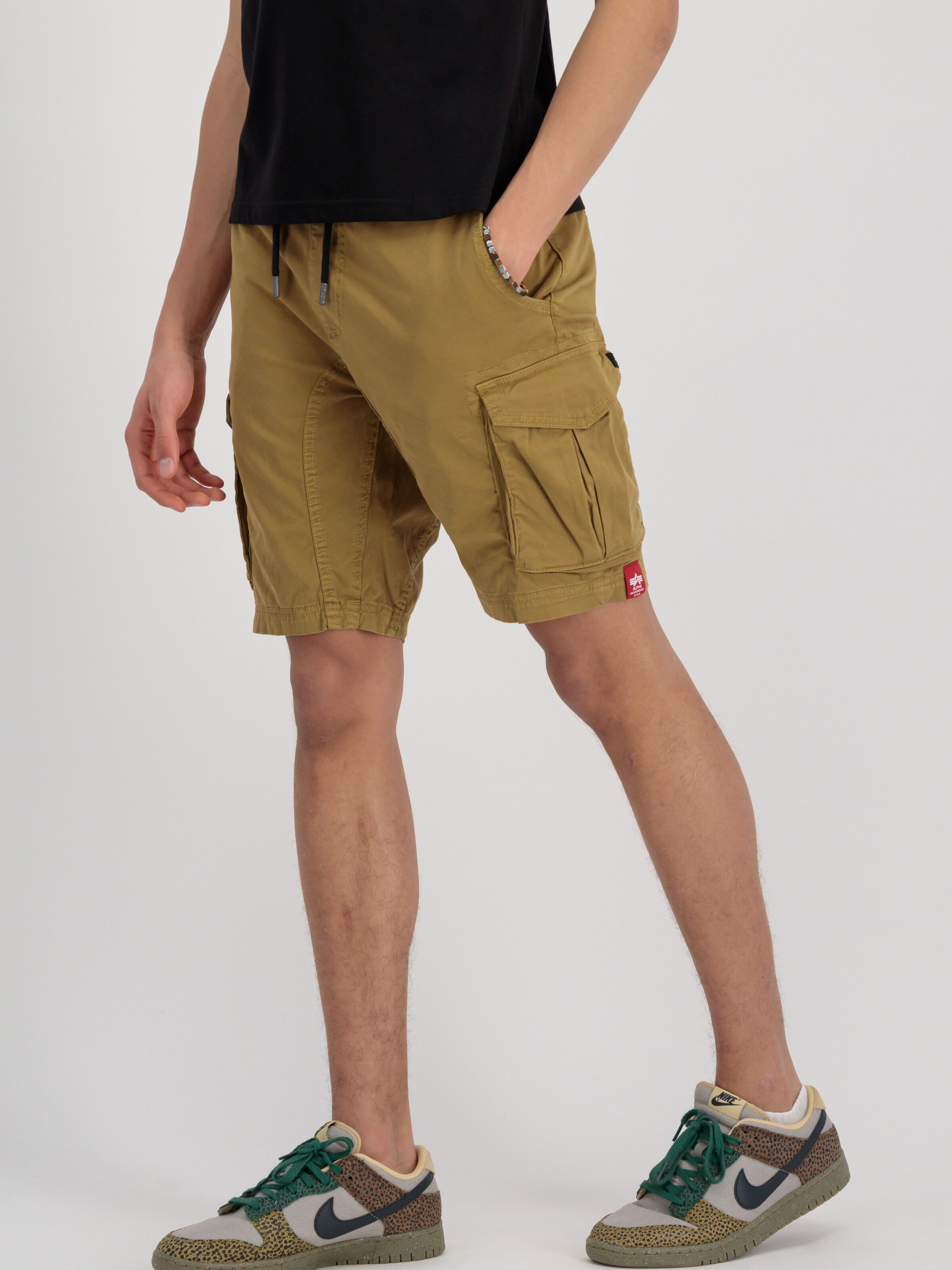106251_13_alpha_industries_cotton_twill_jogger_short_002_182385