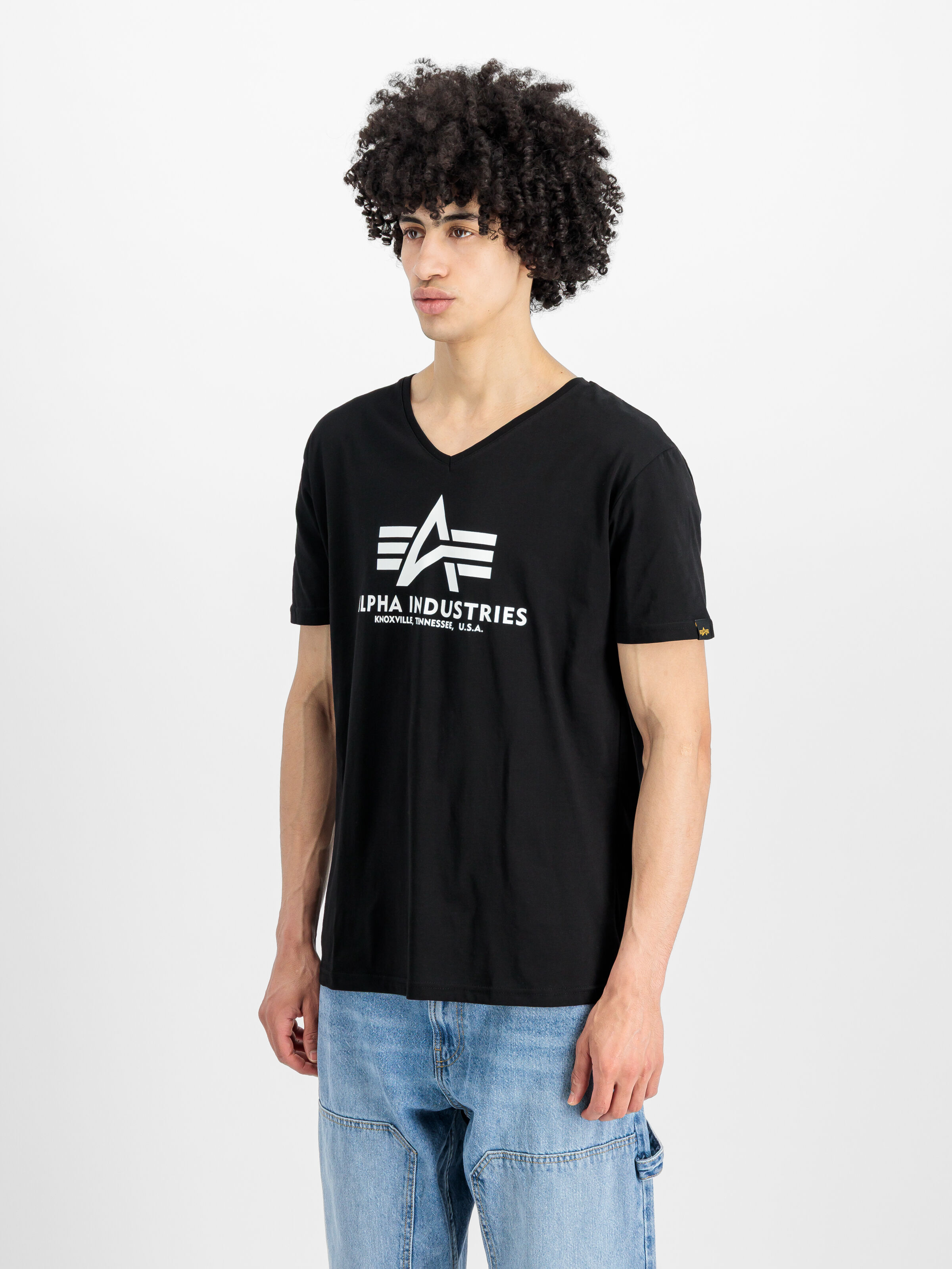 Basic Big Logo V-Neck T-Shirt black 106512_03_2_model_00002_157007