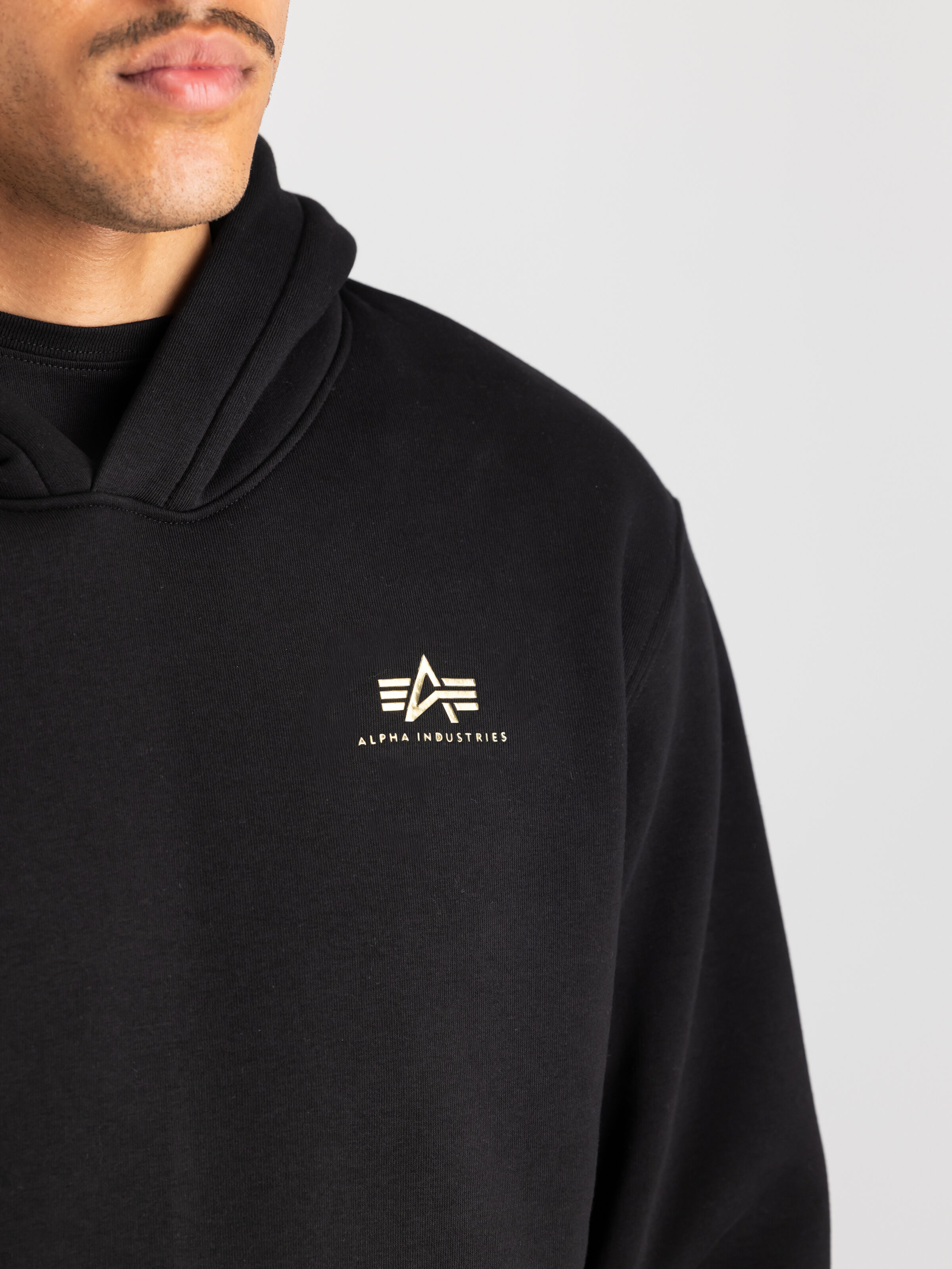 Basic Small Logo TPU Hoodie black/shiny gold 148347_533_3_detail_00001_98392
