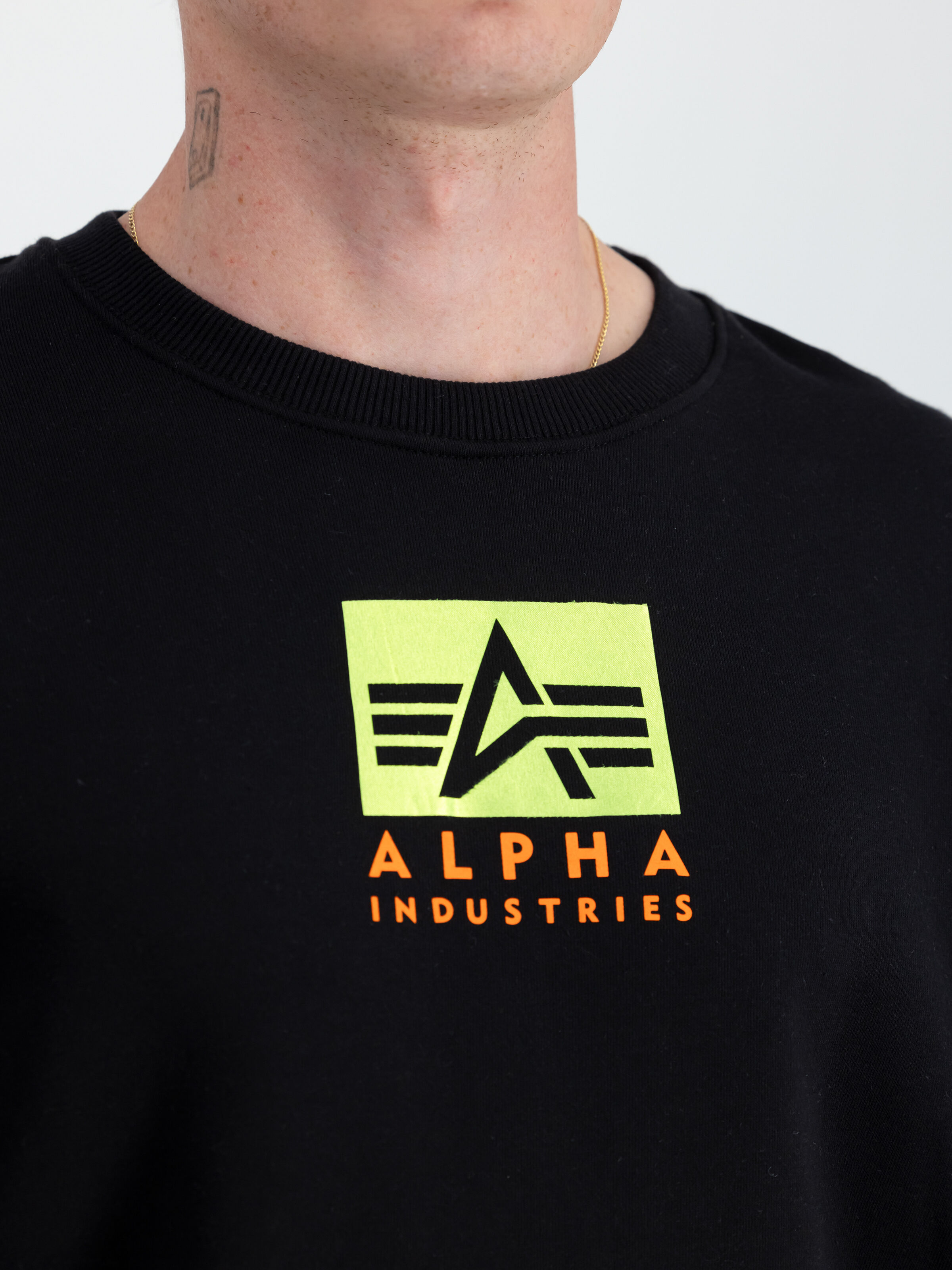 Satin Logo Sweatshirt black 148311_03_3_detail_00001_129388