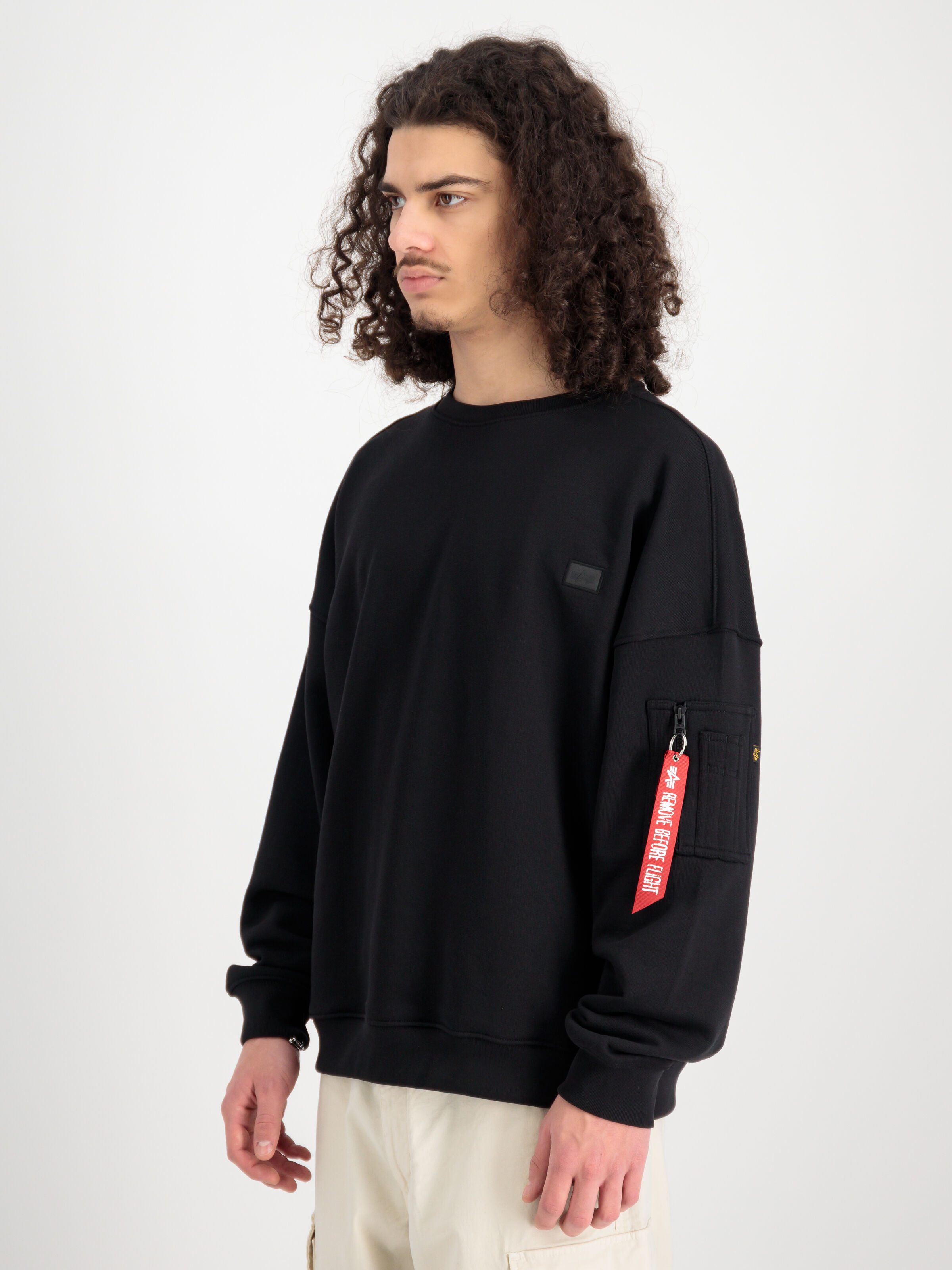 Alpha Essentials Rubber Logo Sweatshirt black 146303_03_2_model_00003_99153