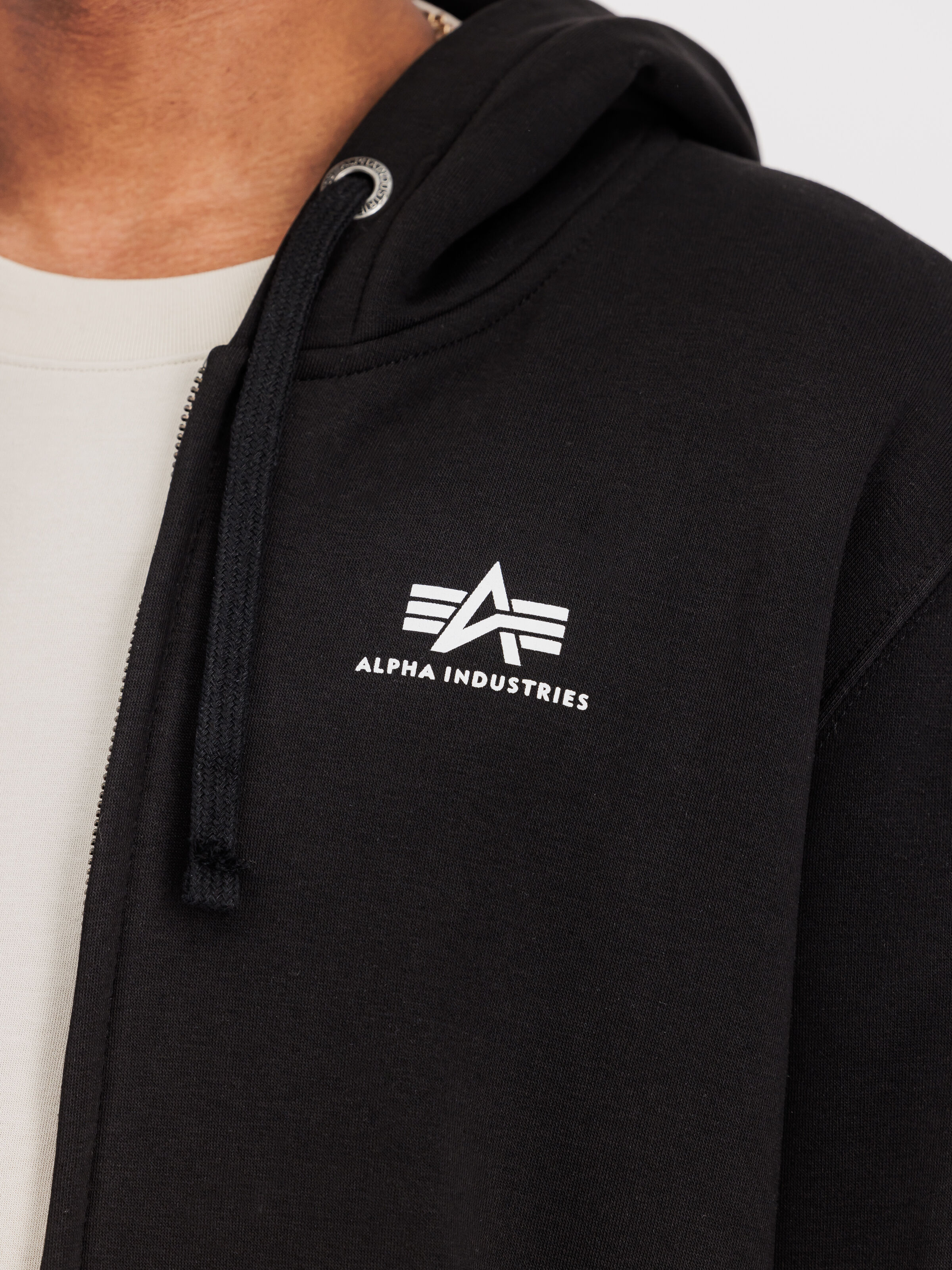 Basic Small Logo Zip Hoodie black 118342_03_3_detail_00001_130689