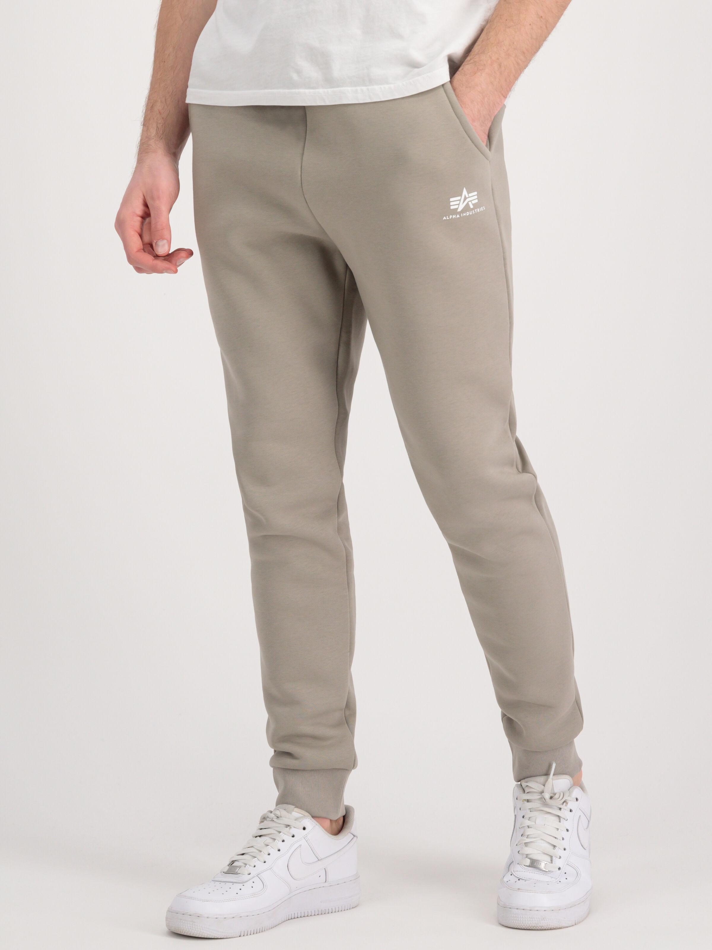 Basic Small Logo Jogger vintage sand 116370_679_alpha_industries_basic_jogger_sl_001_183218