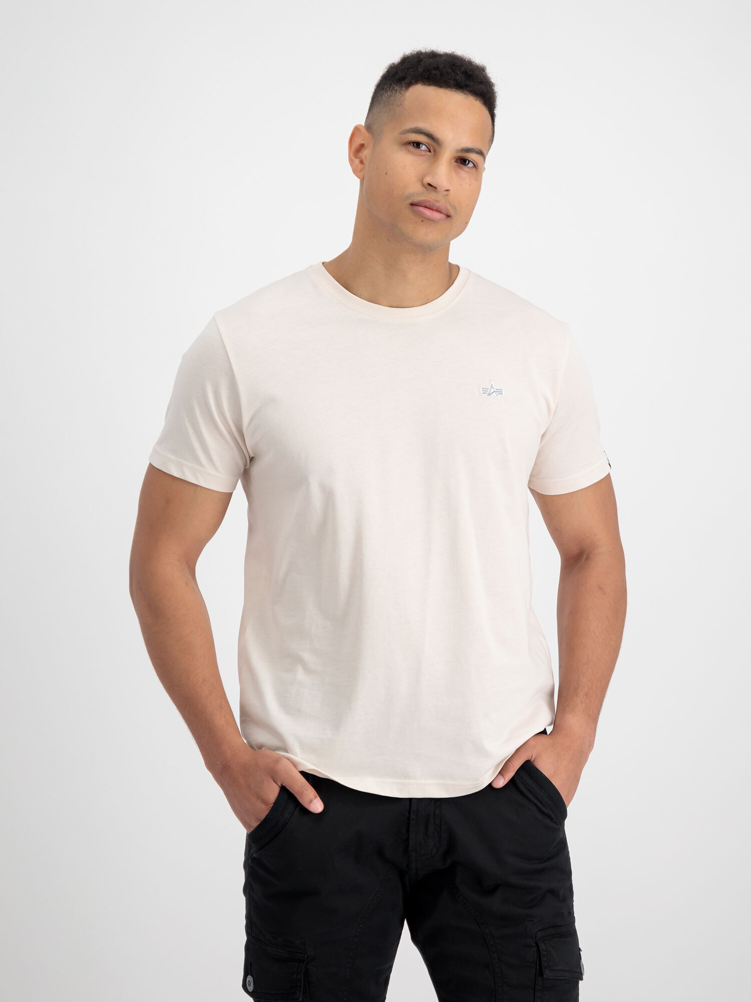 Embroidery T-Shirt Unisex jet stream white 118536_578_alpha_industries_unisex_emb_t_shirt_001_124091