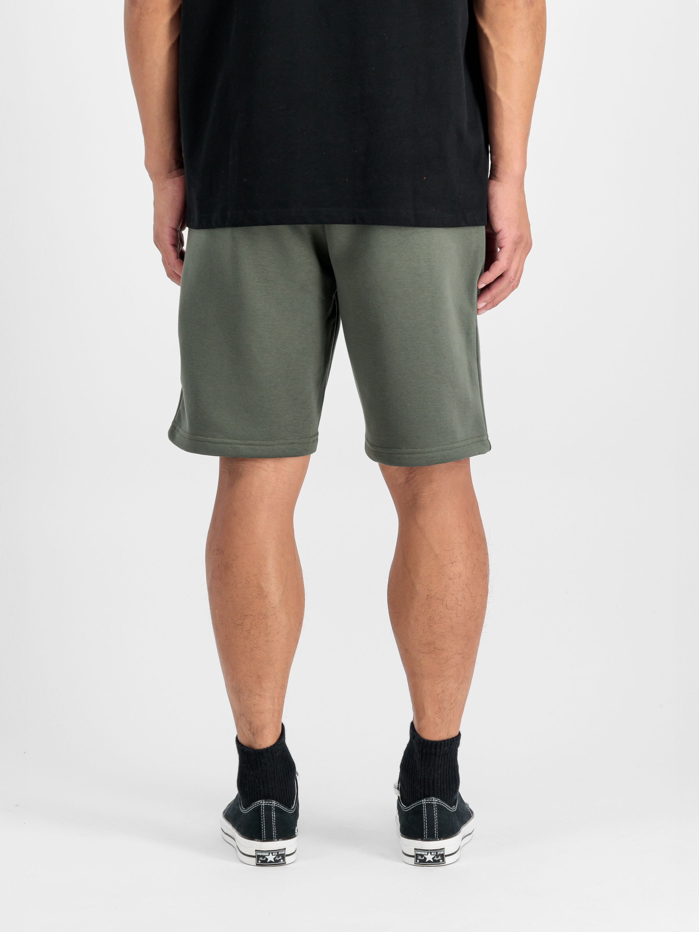 Basic Small Logo II Short dark olive 156367_142_2_model_00005_118224