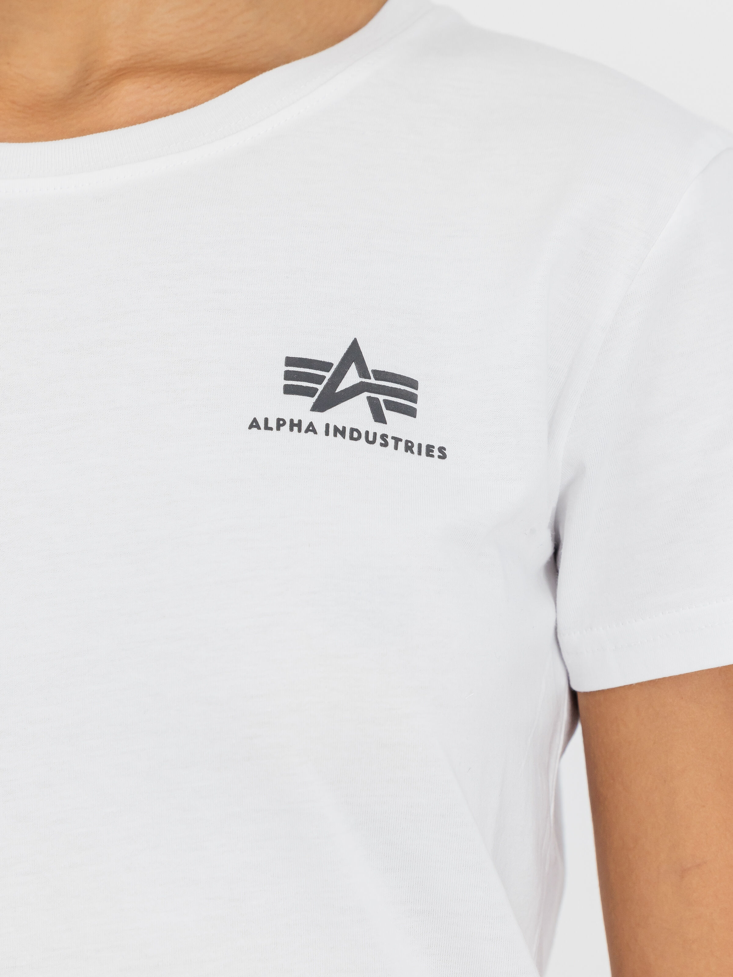 Basic Small Logo T-Shirt Women white 196054_09_3_detail_00001_110695