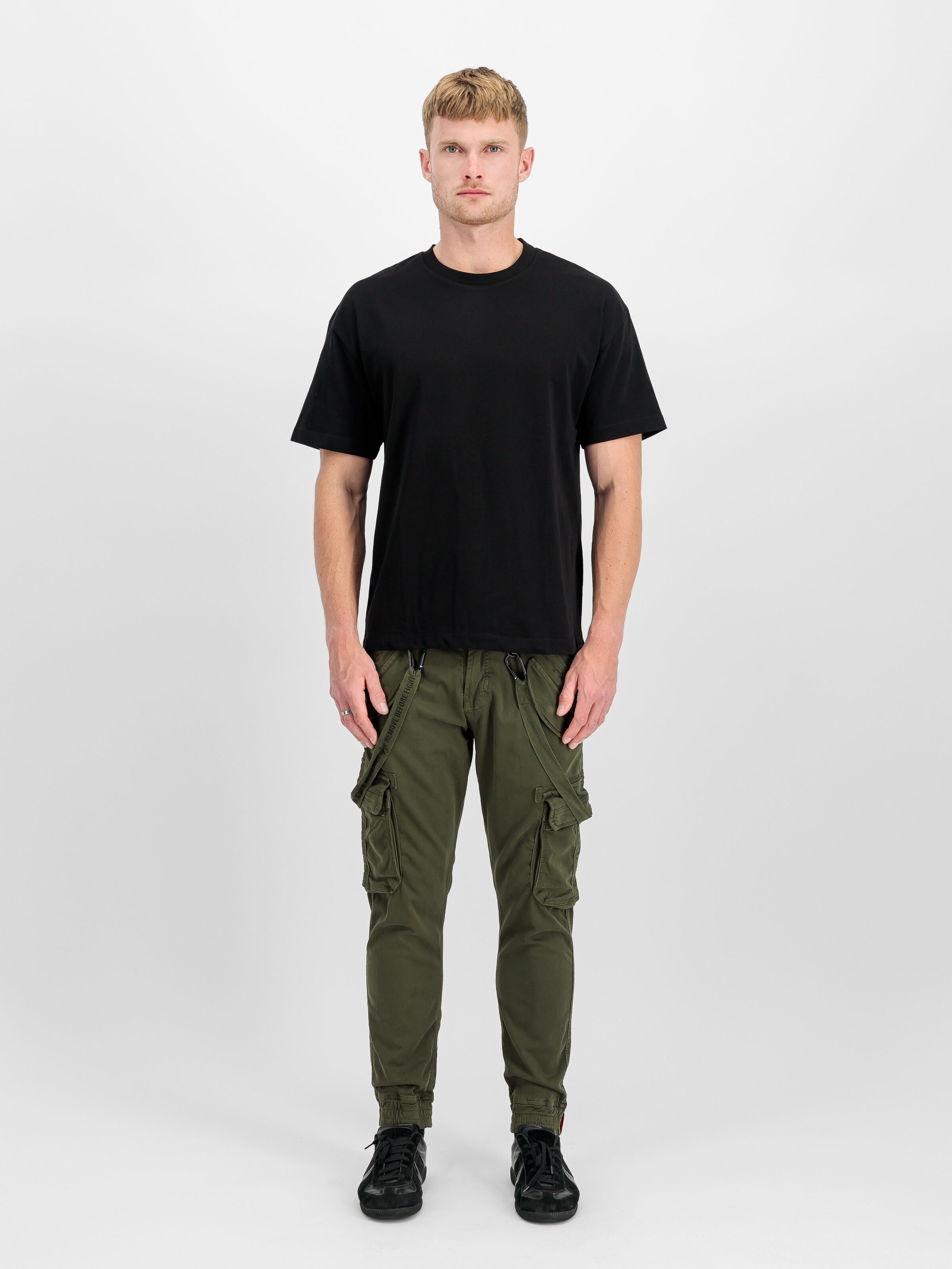 Utility Pant dark olive 128202_142_2_model_00001_191004