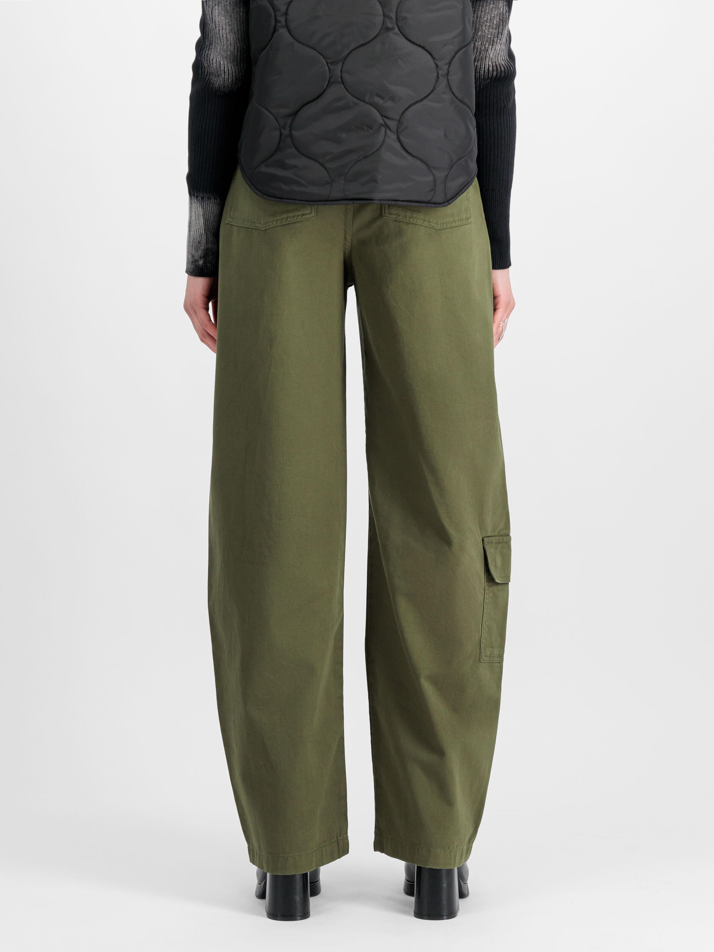 Field Pant Women dark olive 148021_142_2_model_00005_103950
