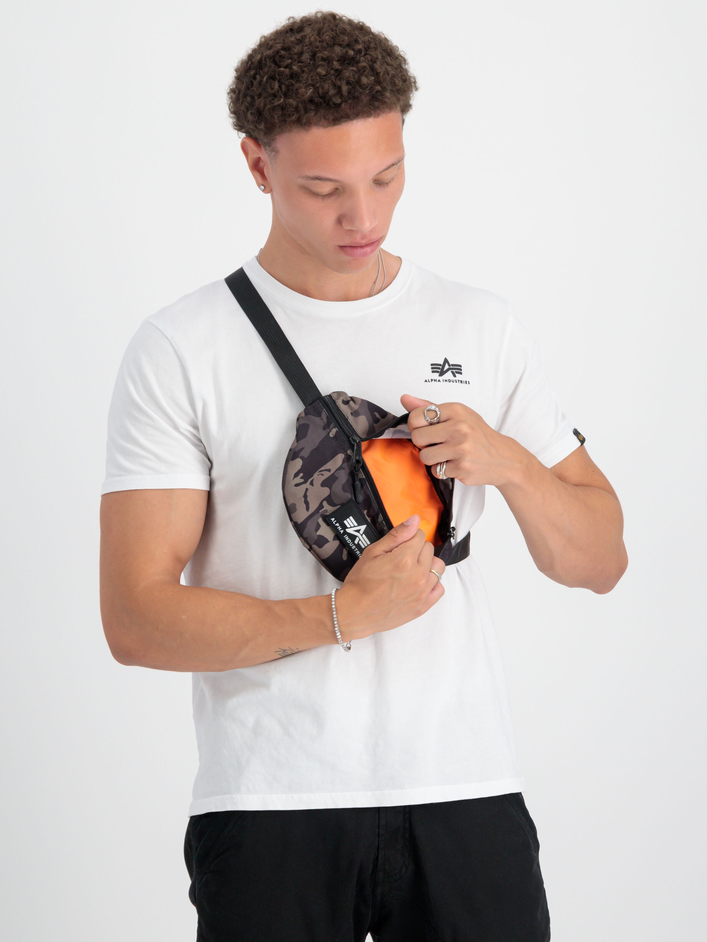 198912_125_alpha_industries_rubber_print_waistbag_002_159450_219060