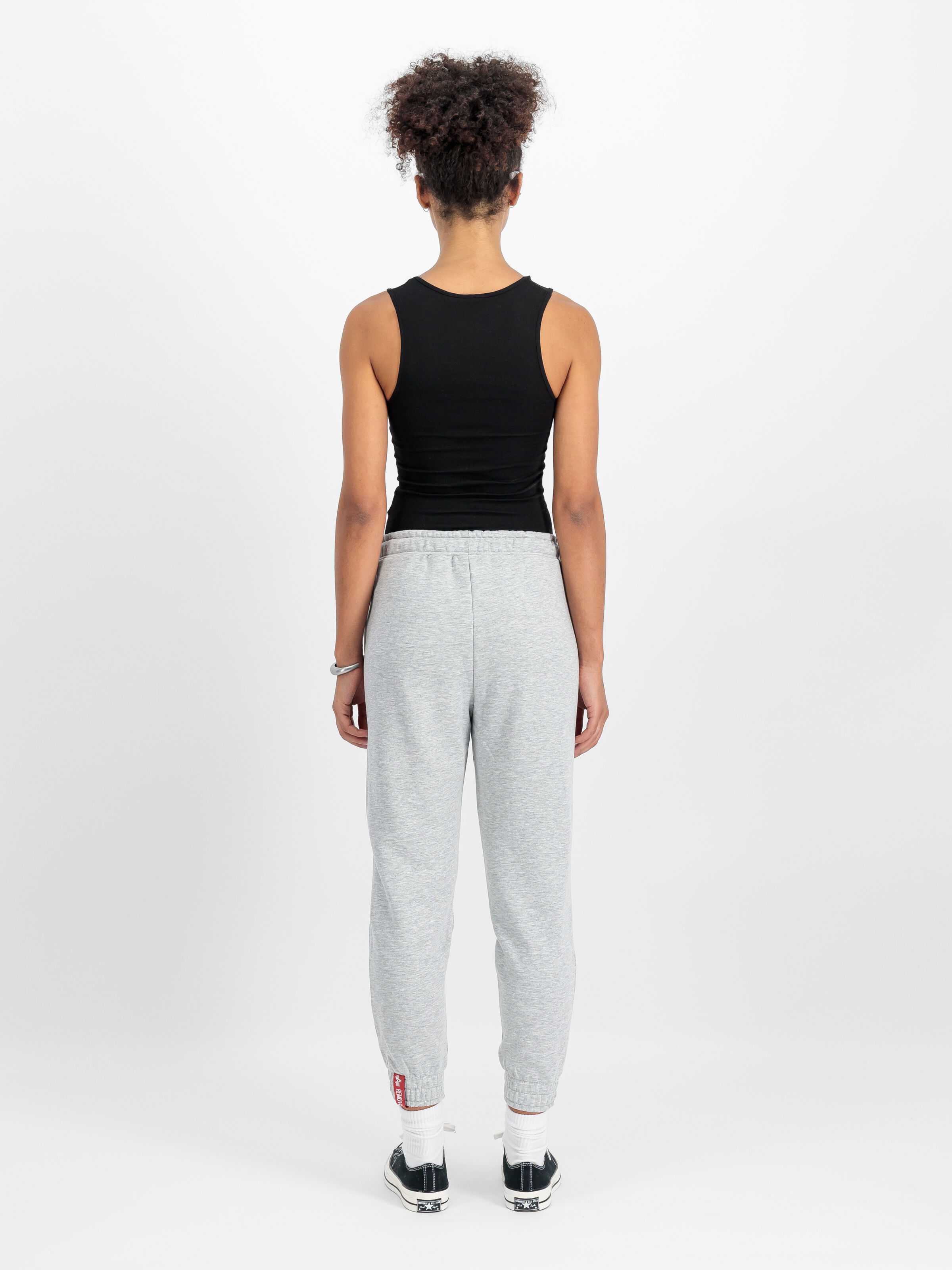 Basic Small Logo Jogger Women greyheather/white 116051_230_2_model_00002_110660