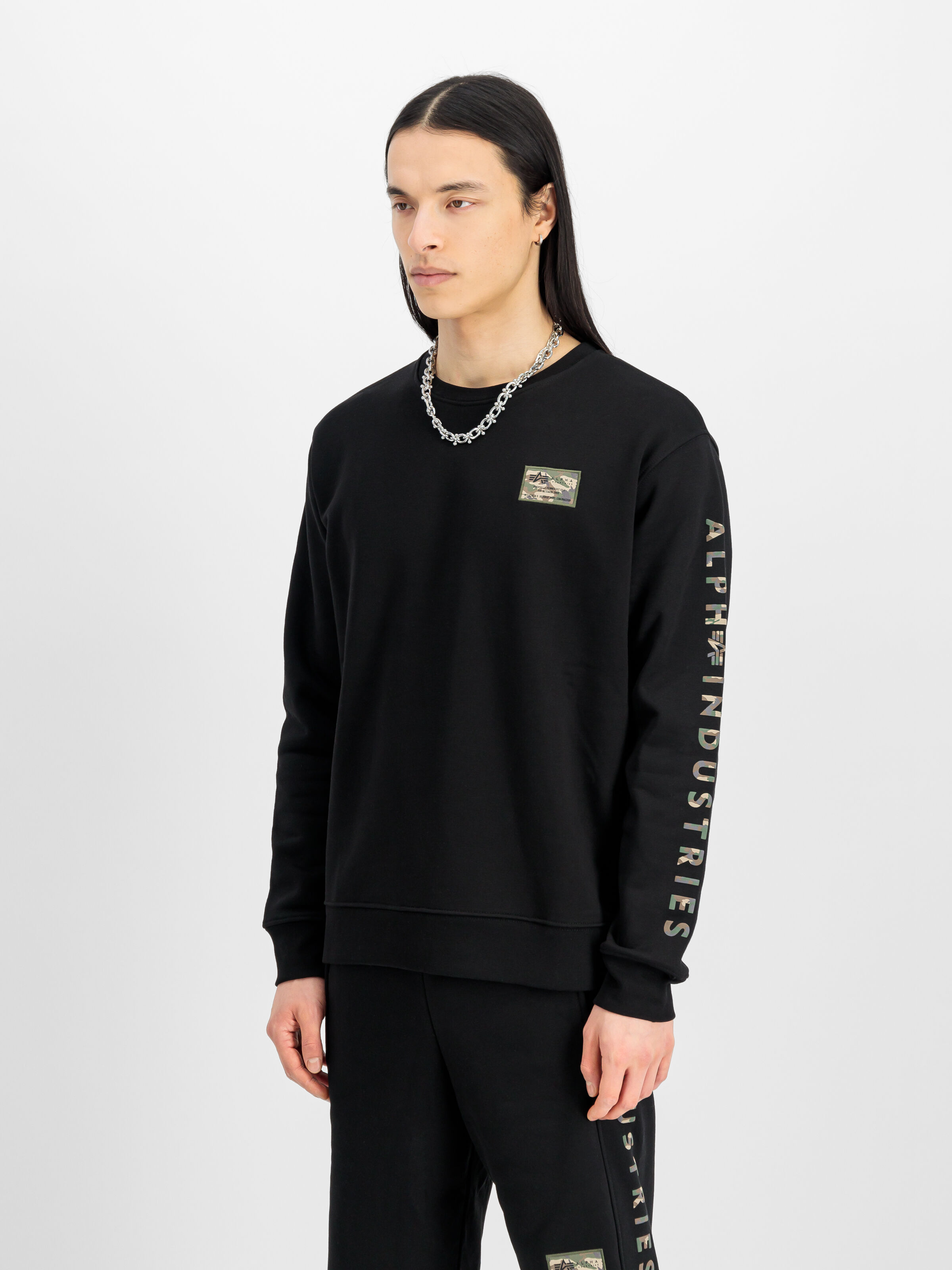 Camo Sleeve Sweatshirt black 156306_03_2_model_00003_147884