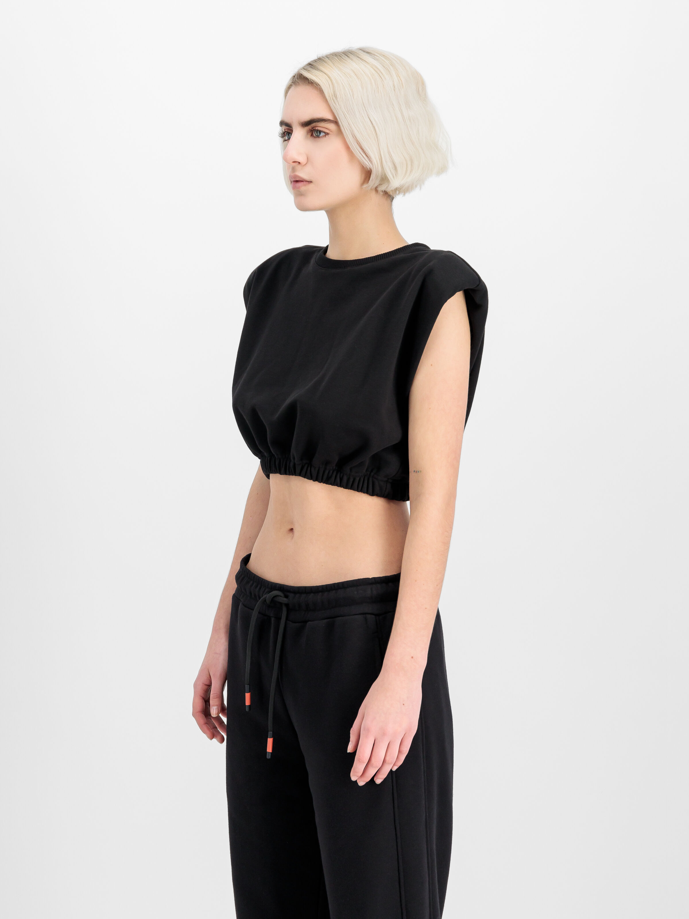 Studio Edition Cropped Sweatshirt Women black 156031_03_2_model_00003_140343