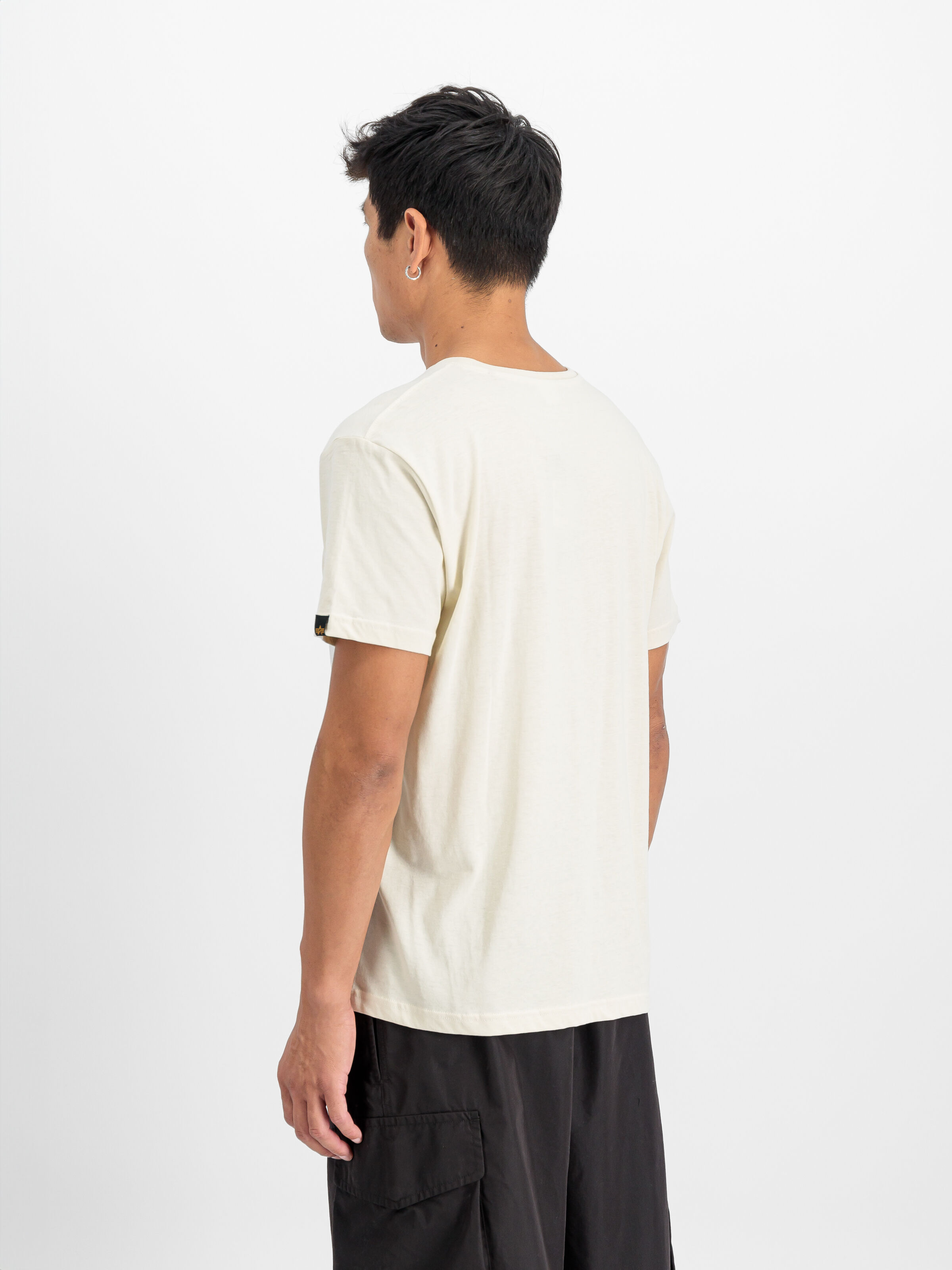 Basic Big Logo Carbon T-Shirt vintage white 100501CB_300_2_model_00004_117865