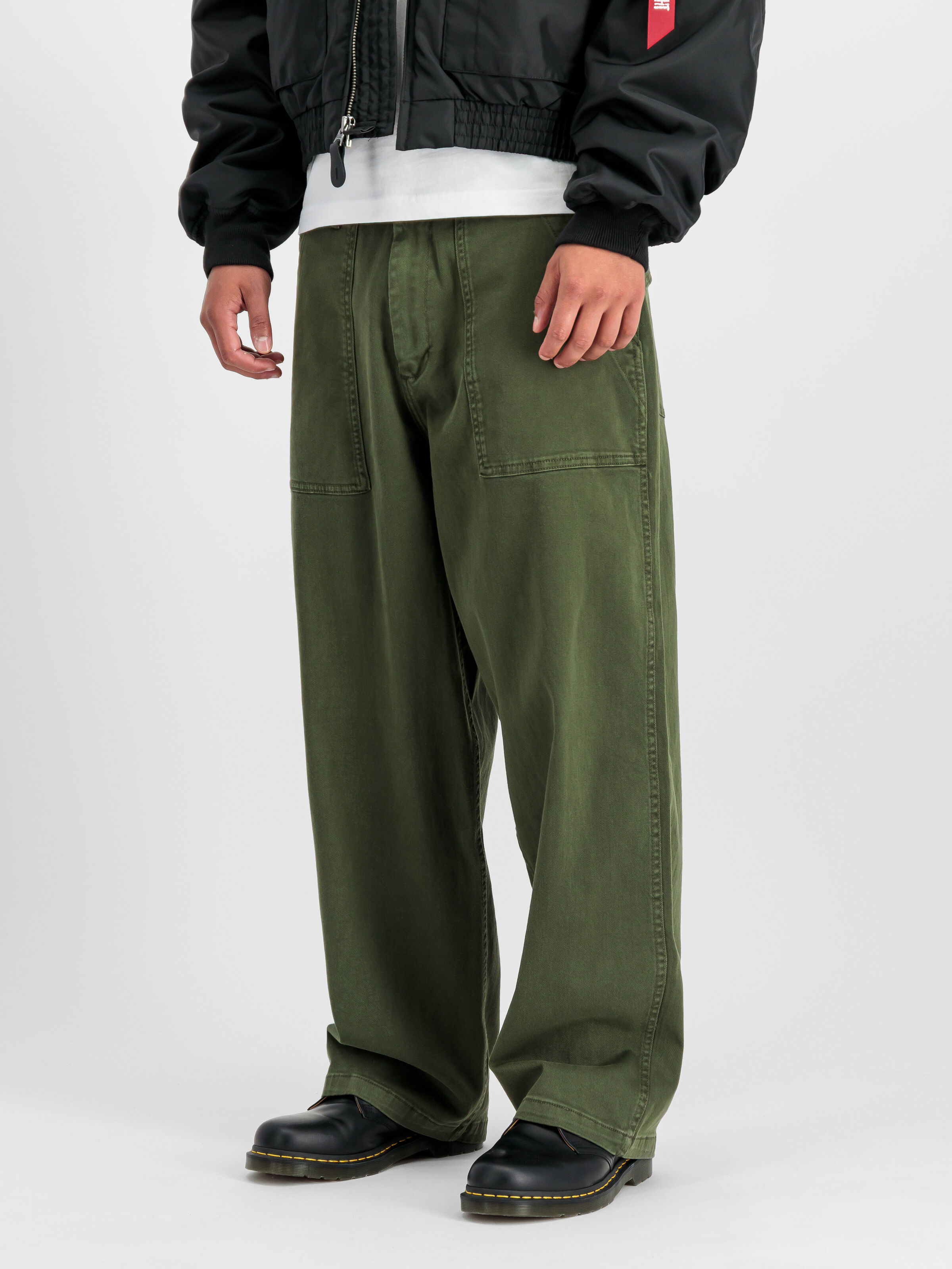Fatigue 1971 Heritage Pant dark olive 258211_142_2_model_00002_194914.jpg