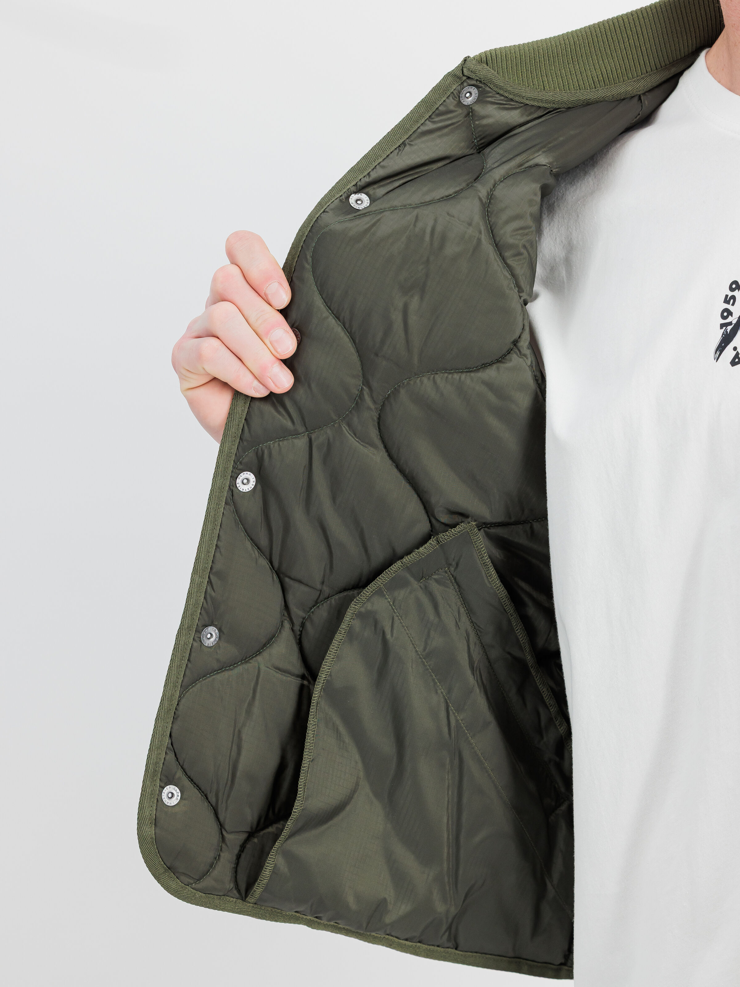 Q-1 Vest dark olive 266107_142_3_detail_00001_213237