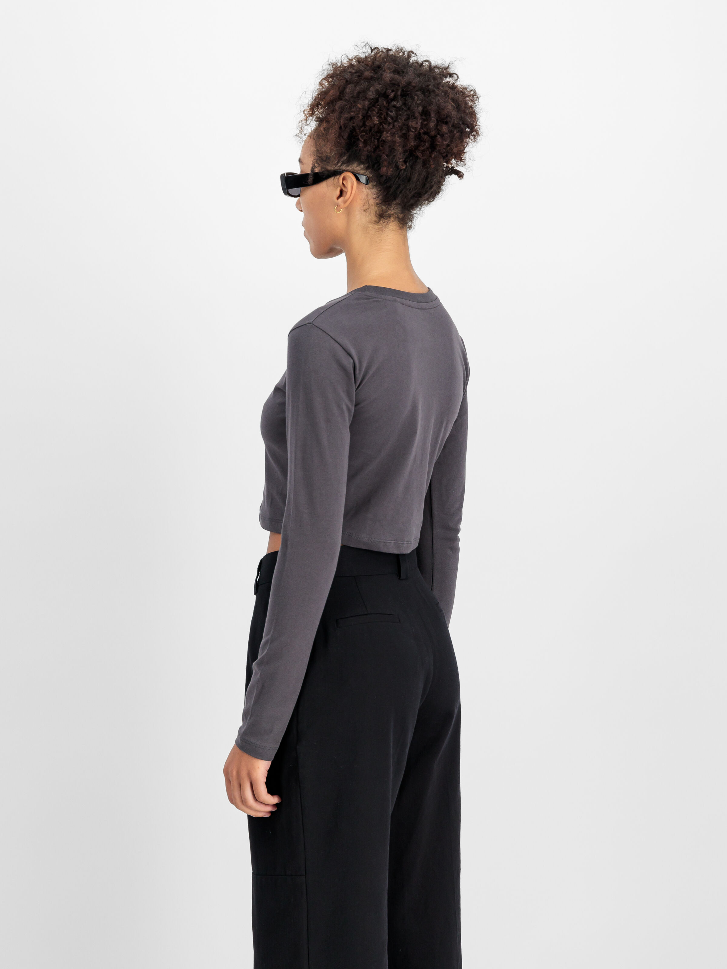 Basic Cropped Longsleeve Women vintage grey 116076_684_2_model_00004_110507