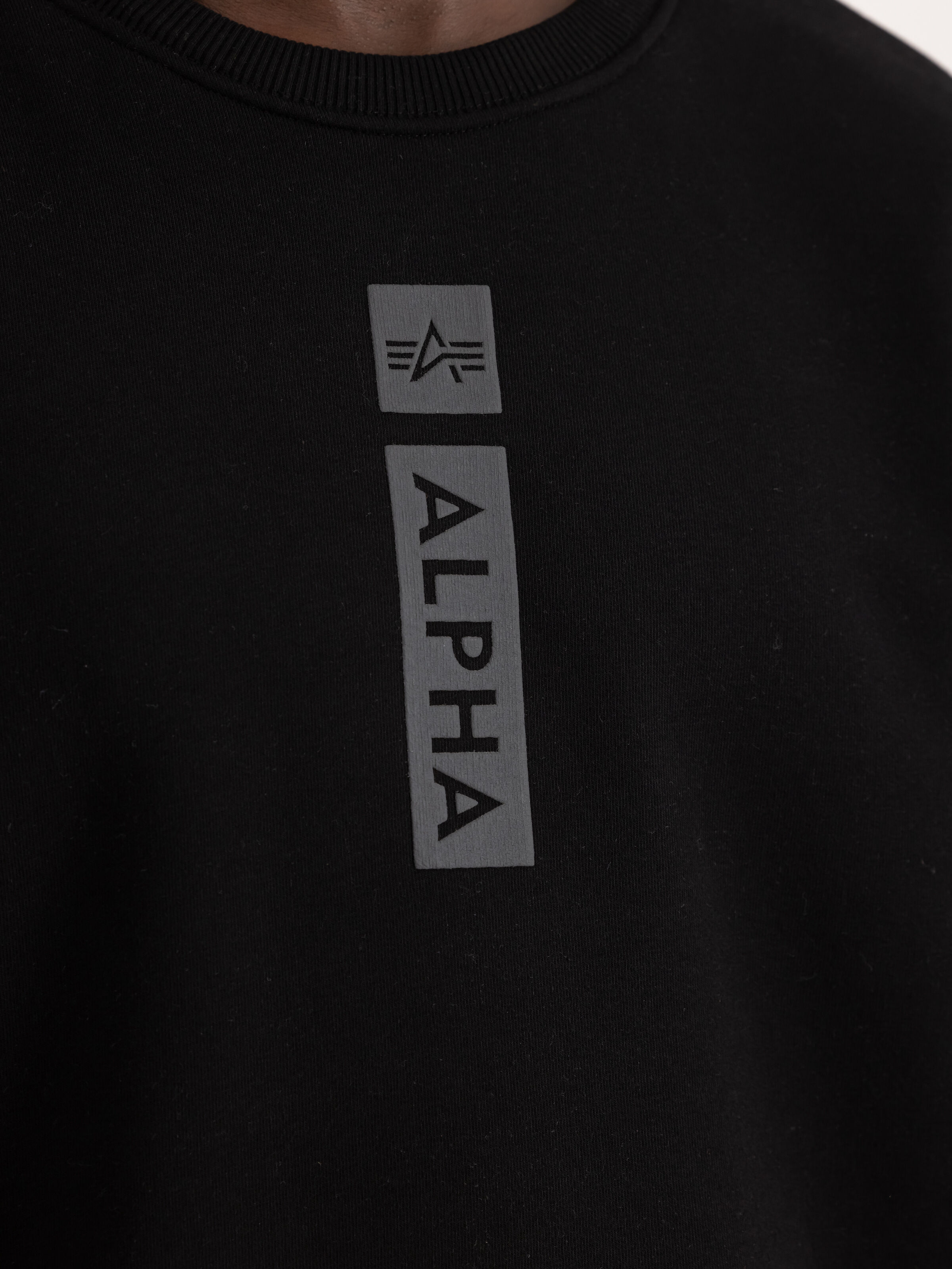 Alpha Reflective Print Sweatshirt black 146305_03_3_detail_00001_118735