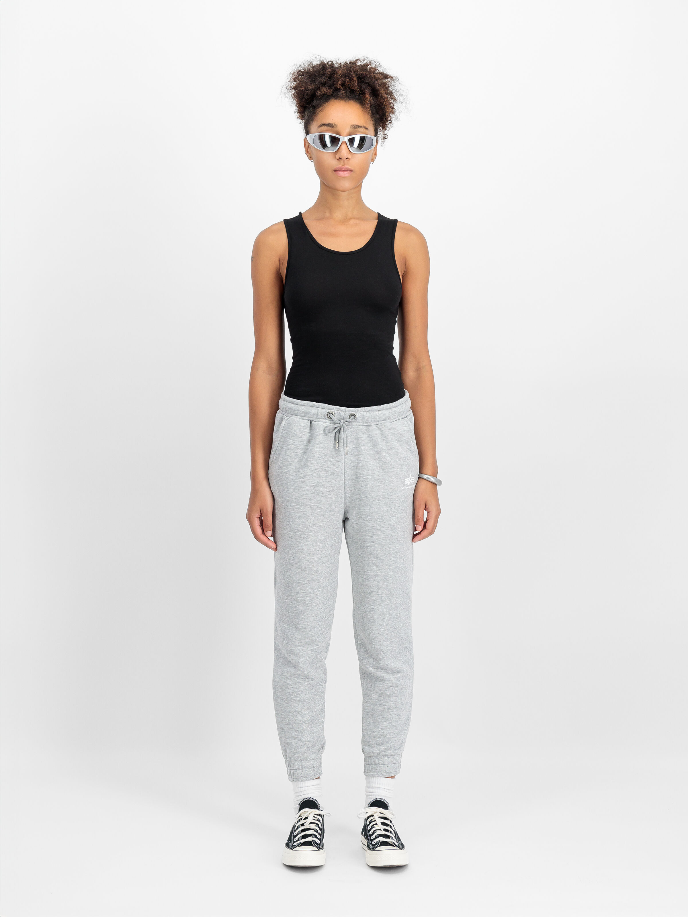 Basic Small Logo Jogger Women greyheather/white 116051_230_2_model_00001_110659