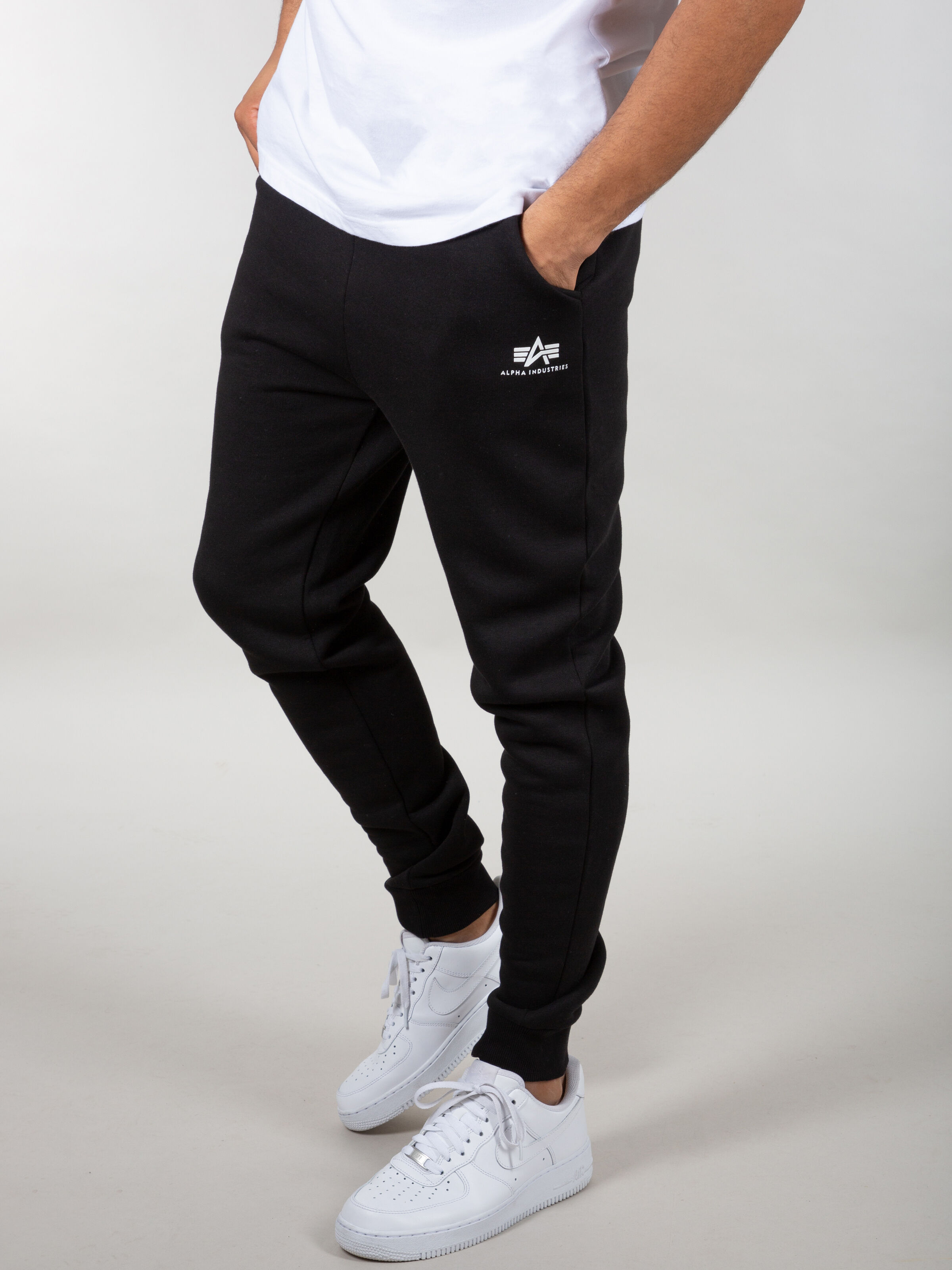 Basic Small Logo Jogger black 116370_03_alpha_industries_basic_jogger_sl_001_183211