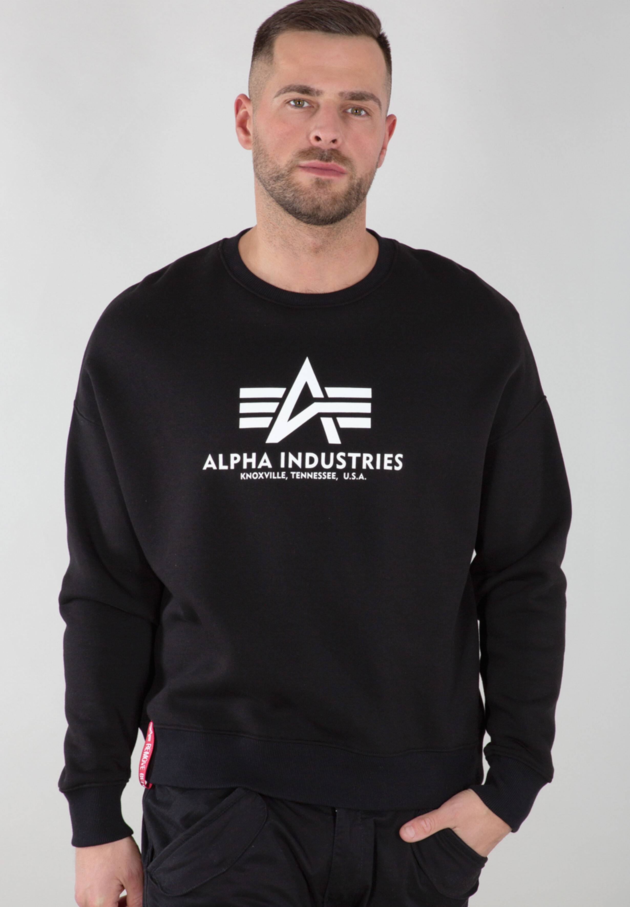 Basic Oversized Sweatshirt black 116314_03_alpha_industries_basic_os_sweater_001_123715.jpg