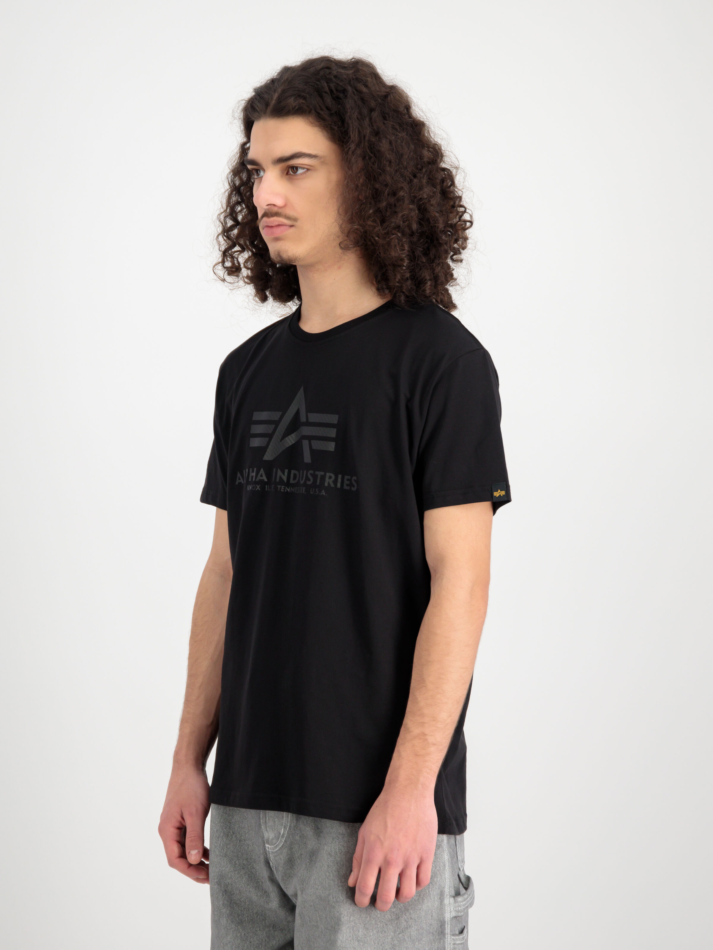 Basic Big Logo Carbon T-Shirt black/black 100501CB_515_2_model_00003_109739