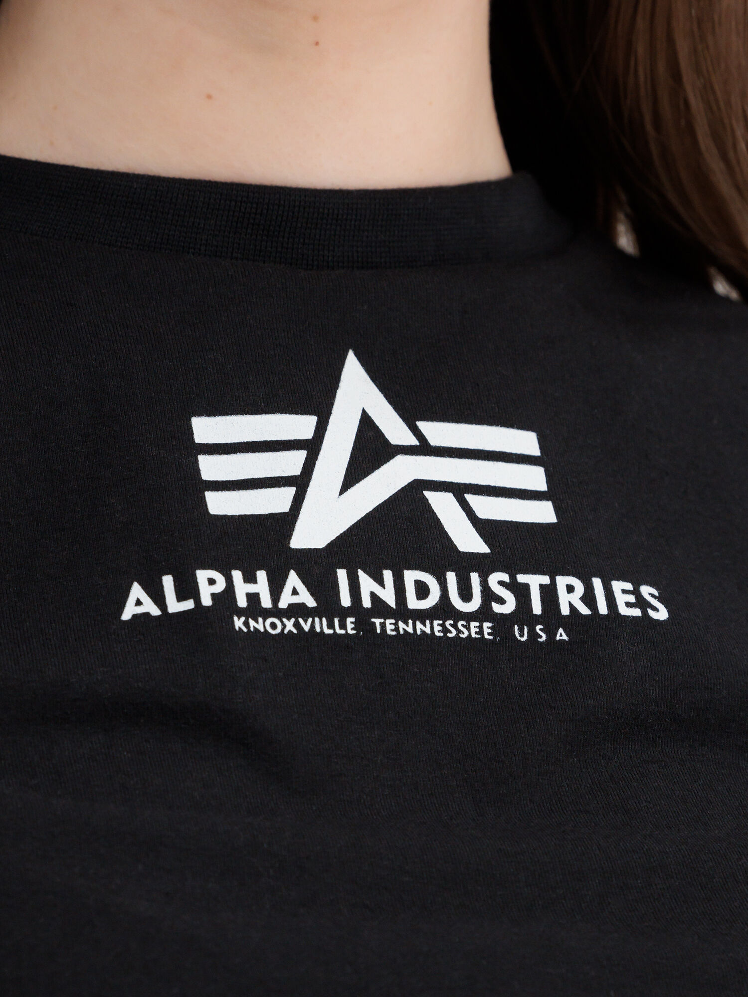 136067_03_alpha_industries_knotted_crop_t_wmn_004_123697