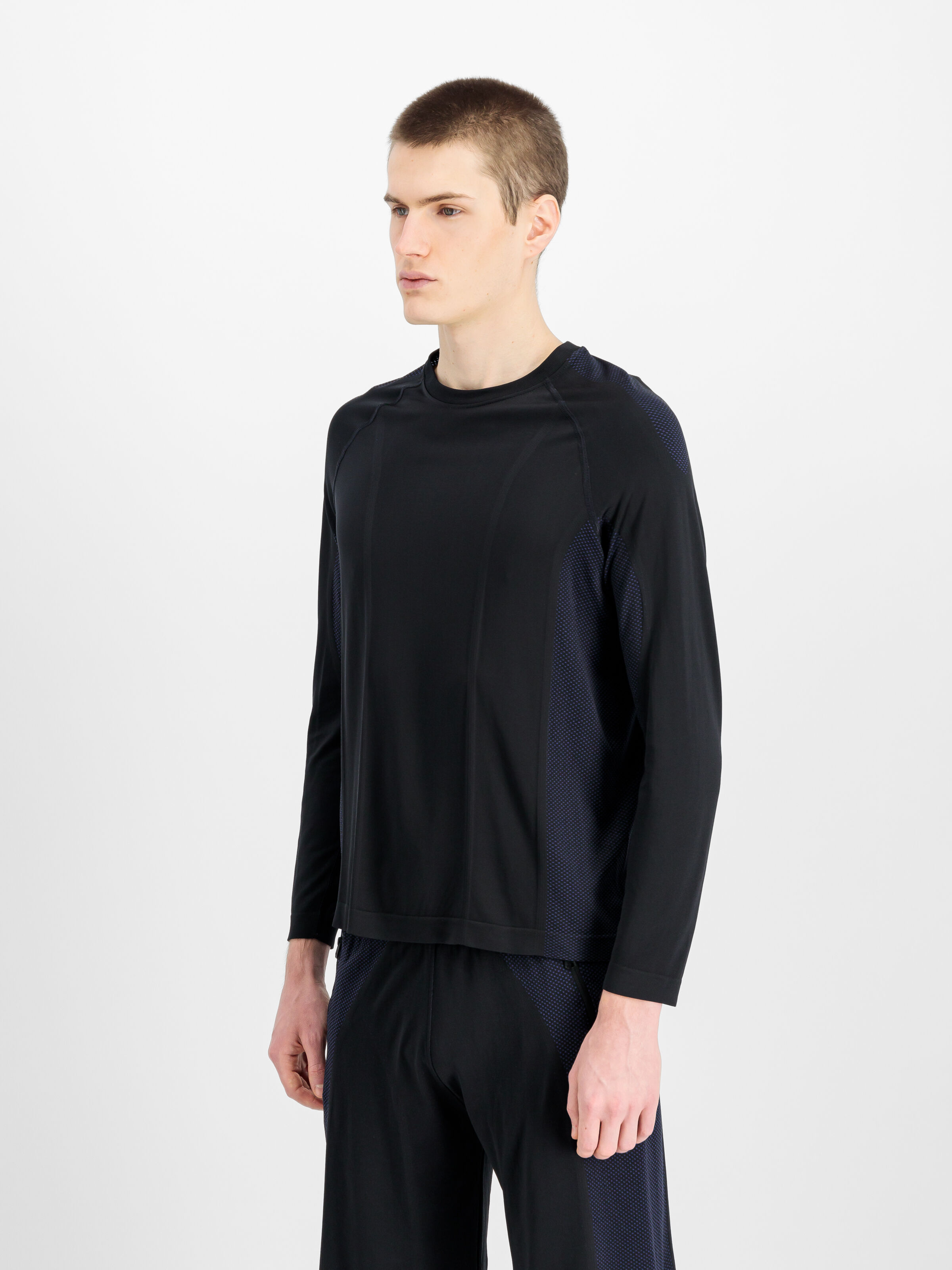 Seamless Longsleeve black 756580_03_2_model_00003_155084