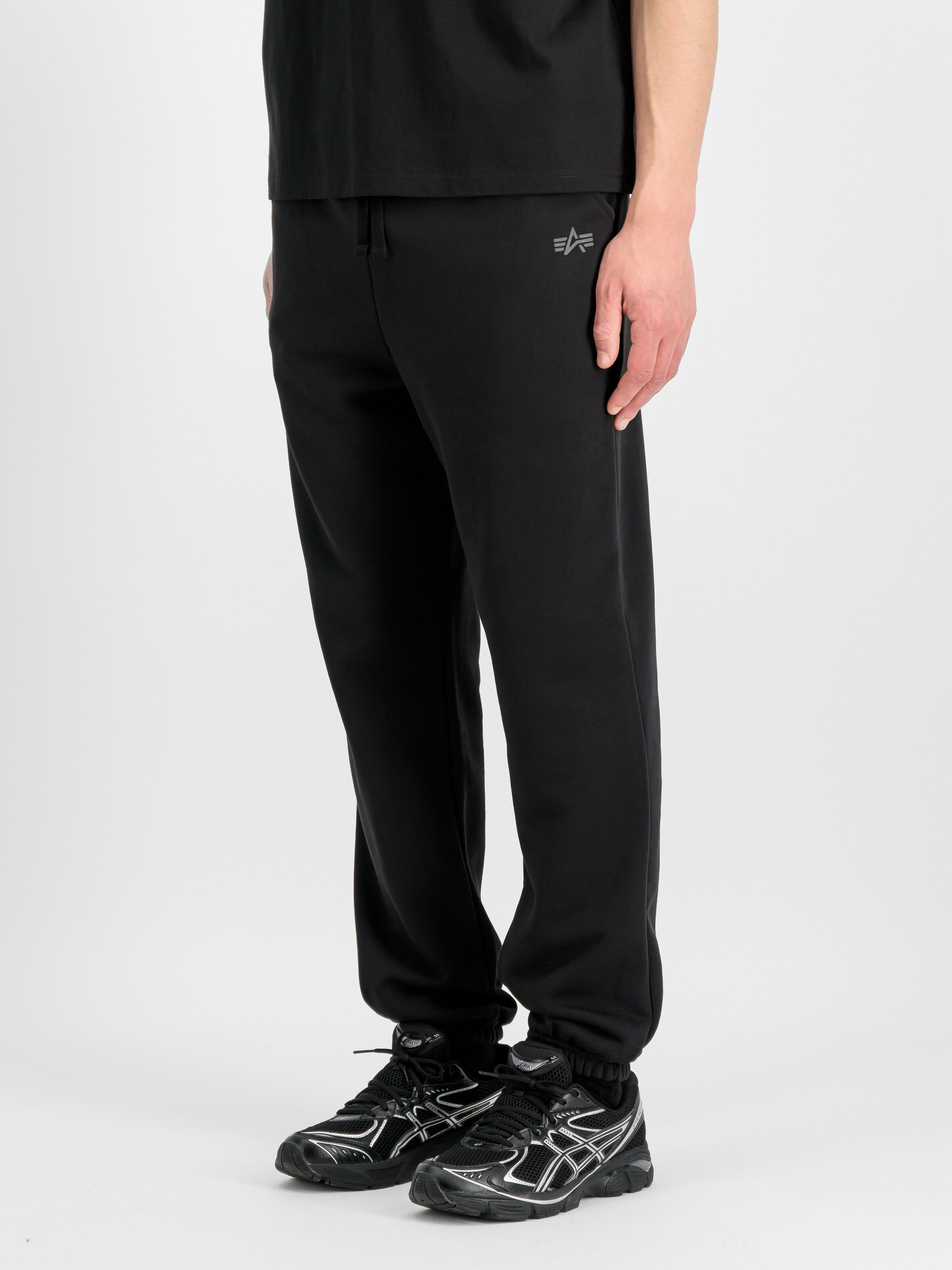Dye To Match Mid Logo Jogger black 268364_03_2_model_00002_228391.jpg