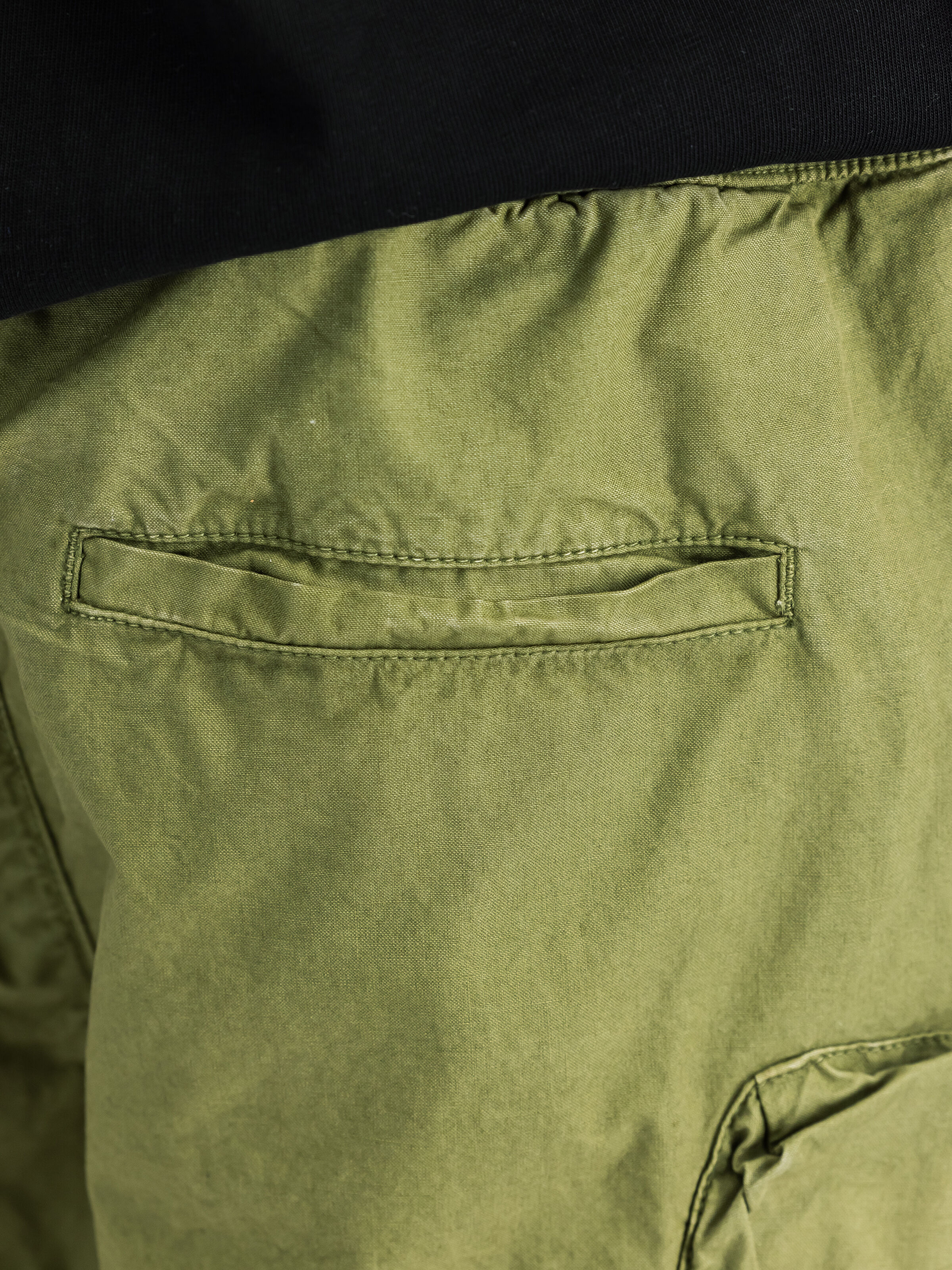 Division Short olive 266259_11_3_detail_00001_219487