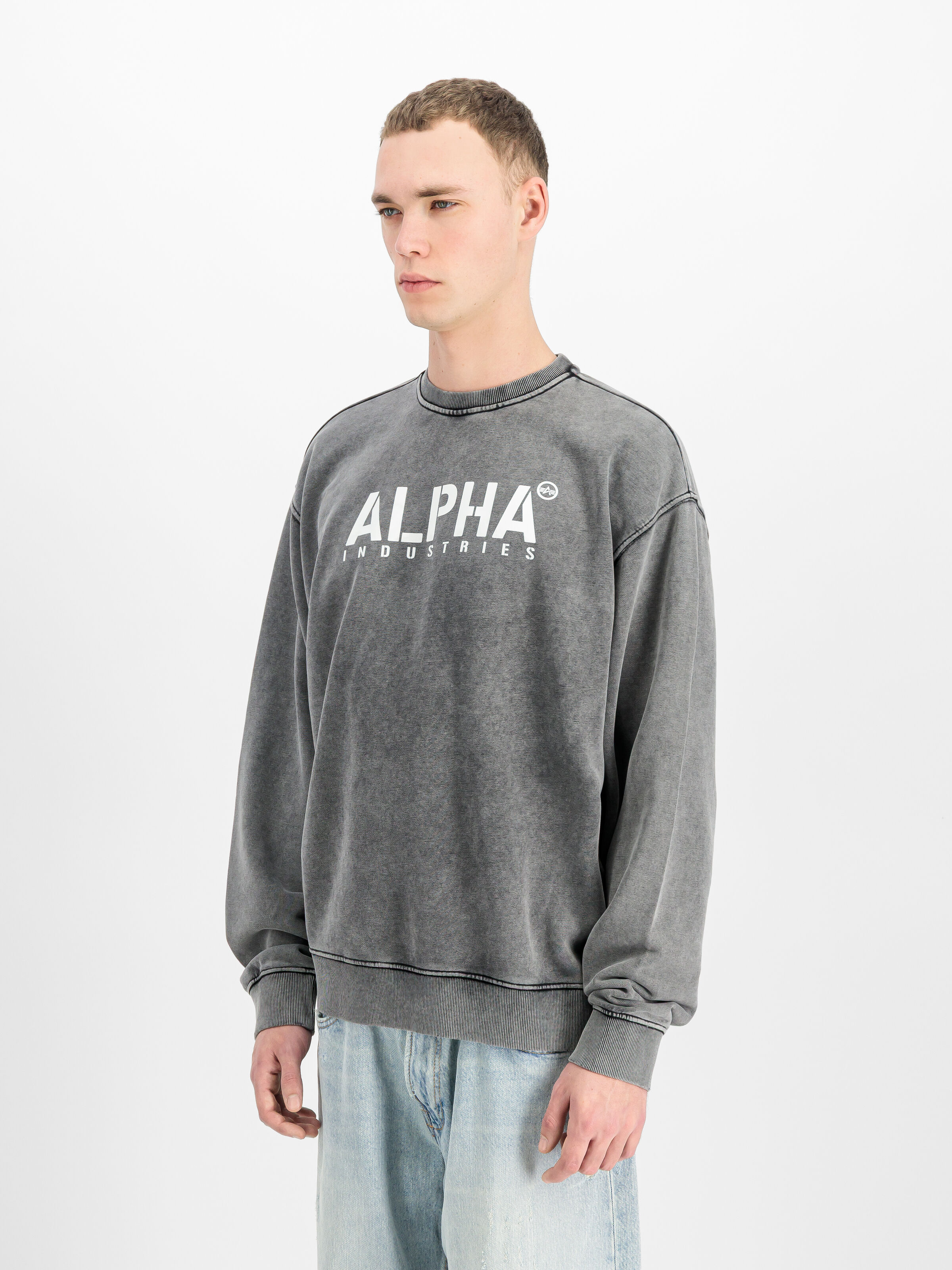 Alpha Stencil Sweatshirt black 266309_03_2_model_00002_220141