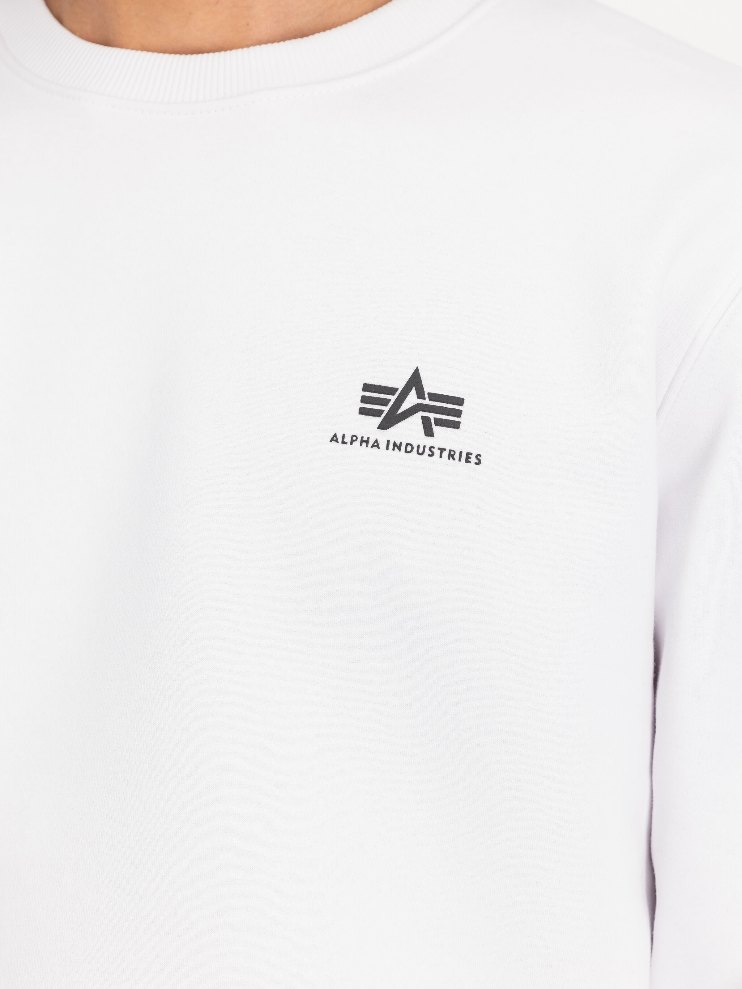 Basic Small Logo Sweatshirt white 188307_09_3_detail_00001_127847